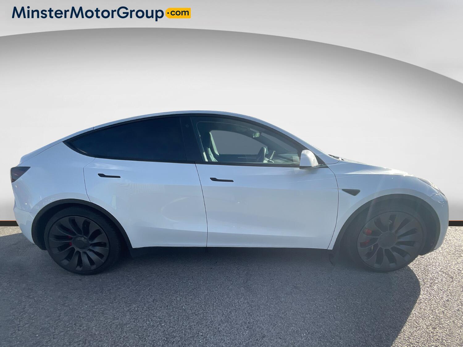 Tesla Model Y - Image 2