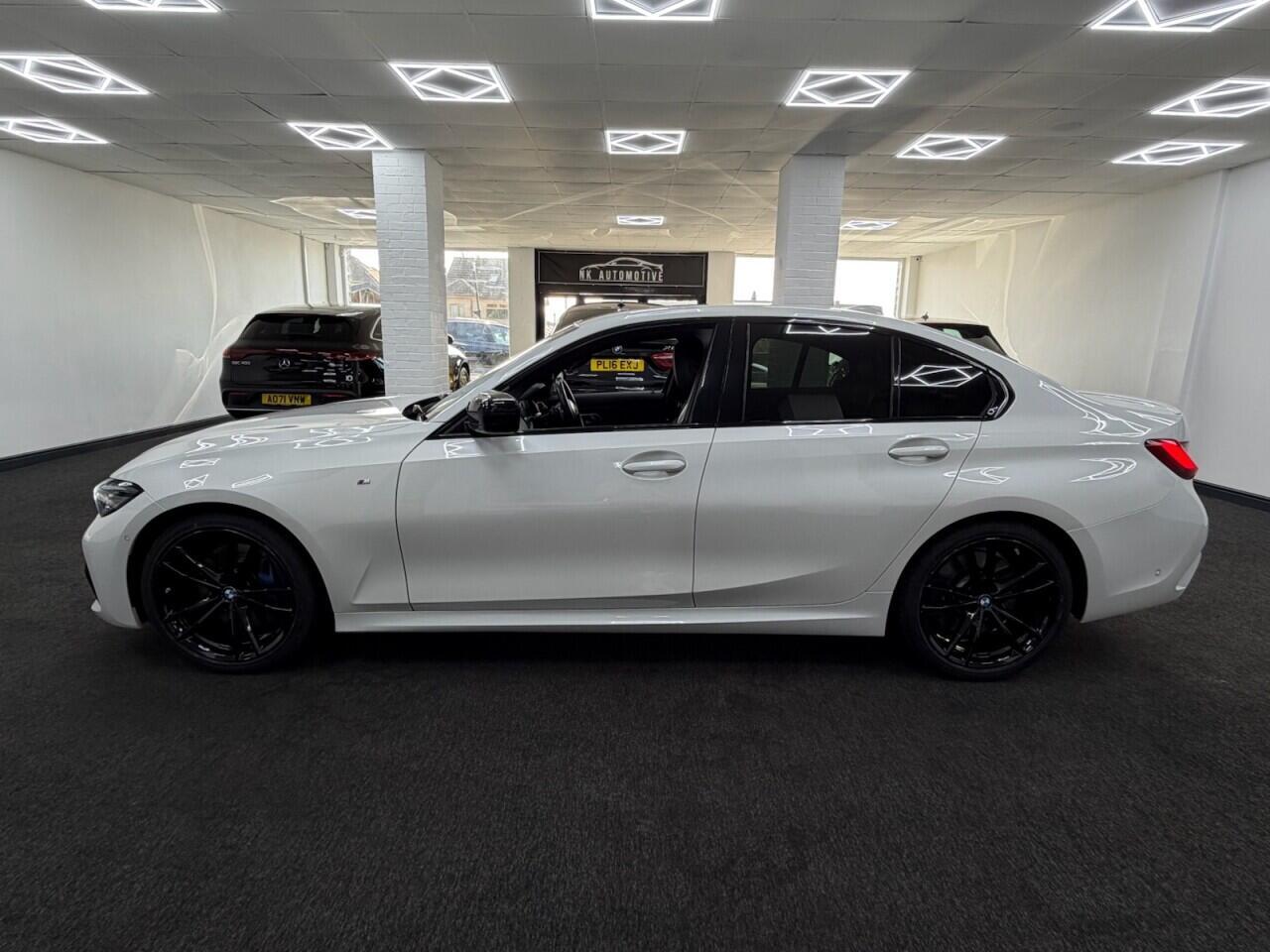 BMW 3 Series - Image 9