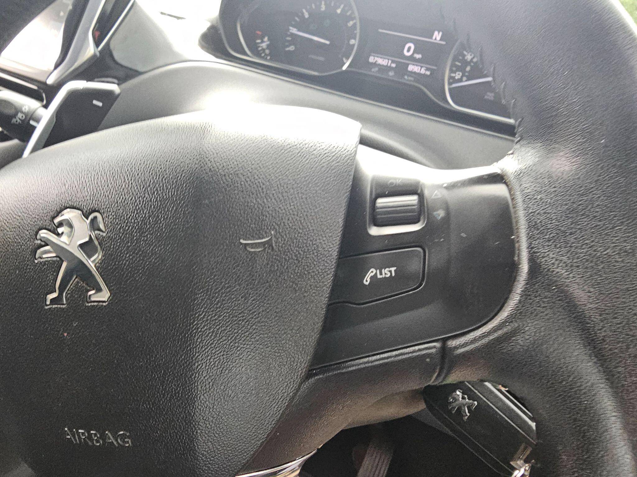 Peugeot 208 - Image 26