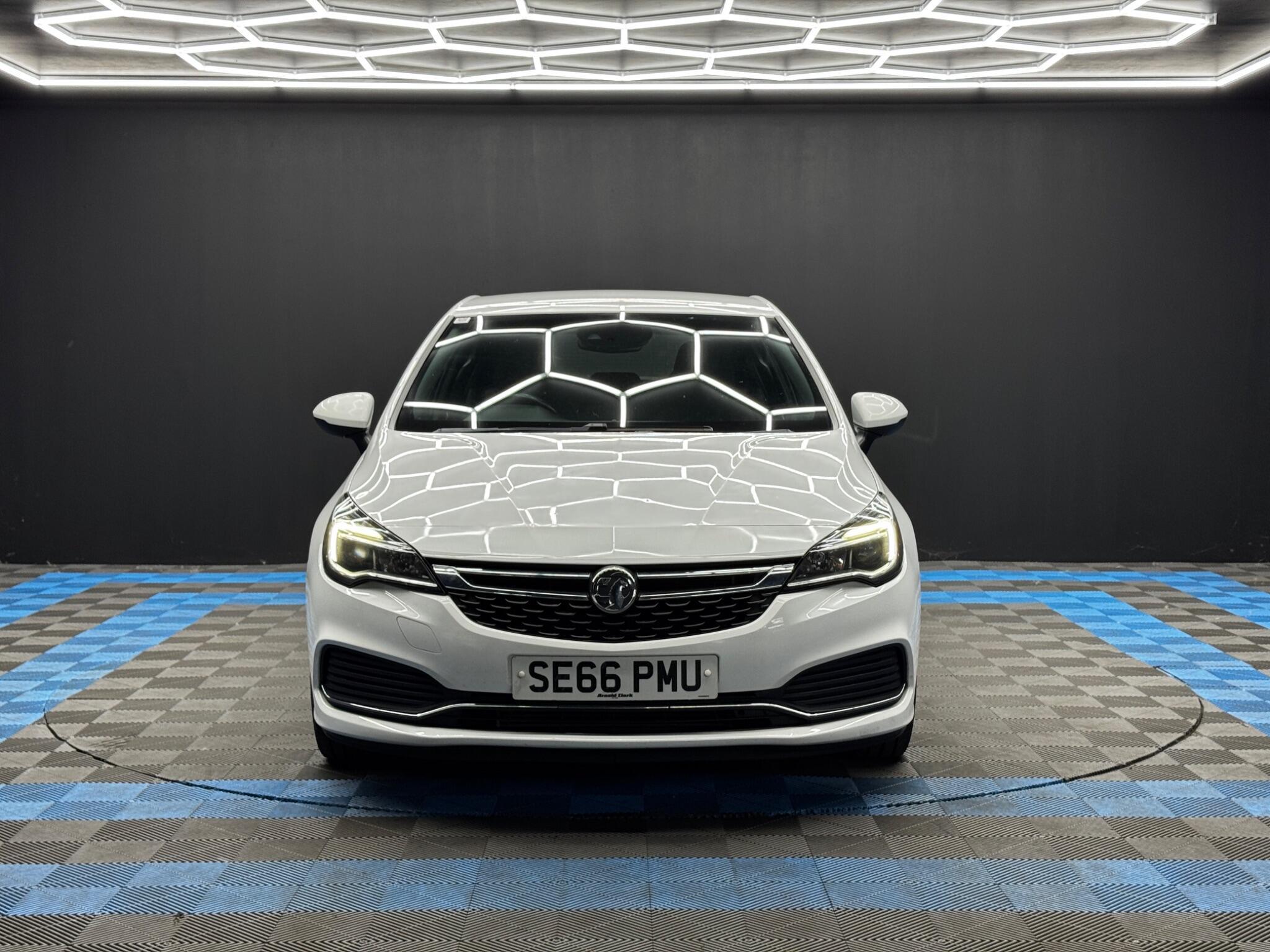 Vauxhall Astra - Image 2