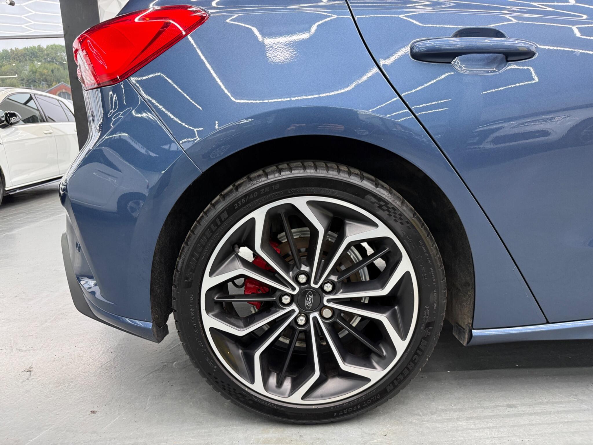 Ford Focus - Image 19