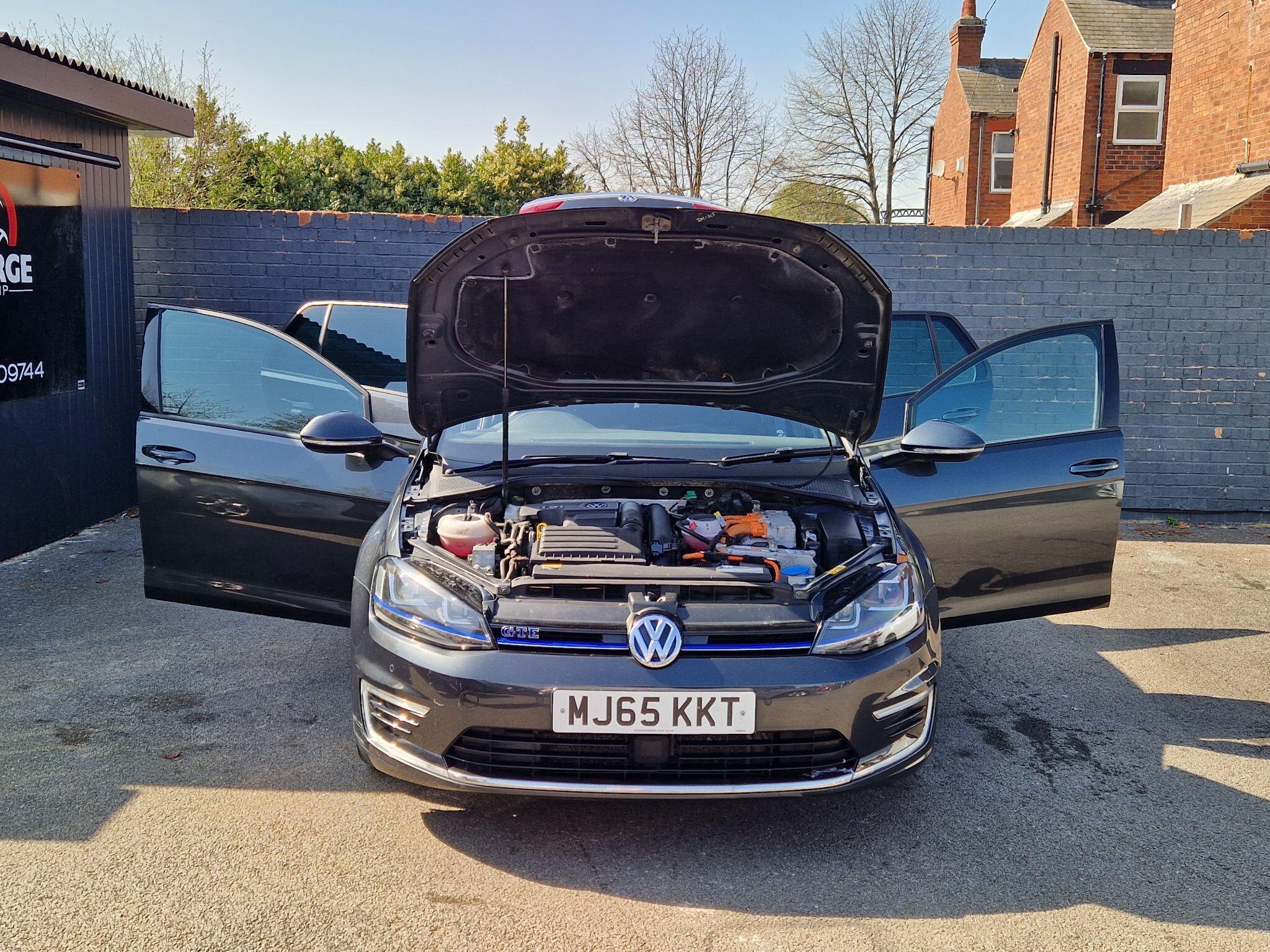 Volkswagen Golf - Image 13