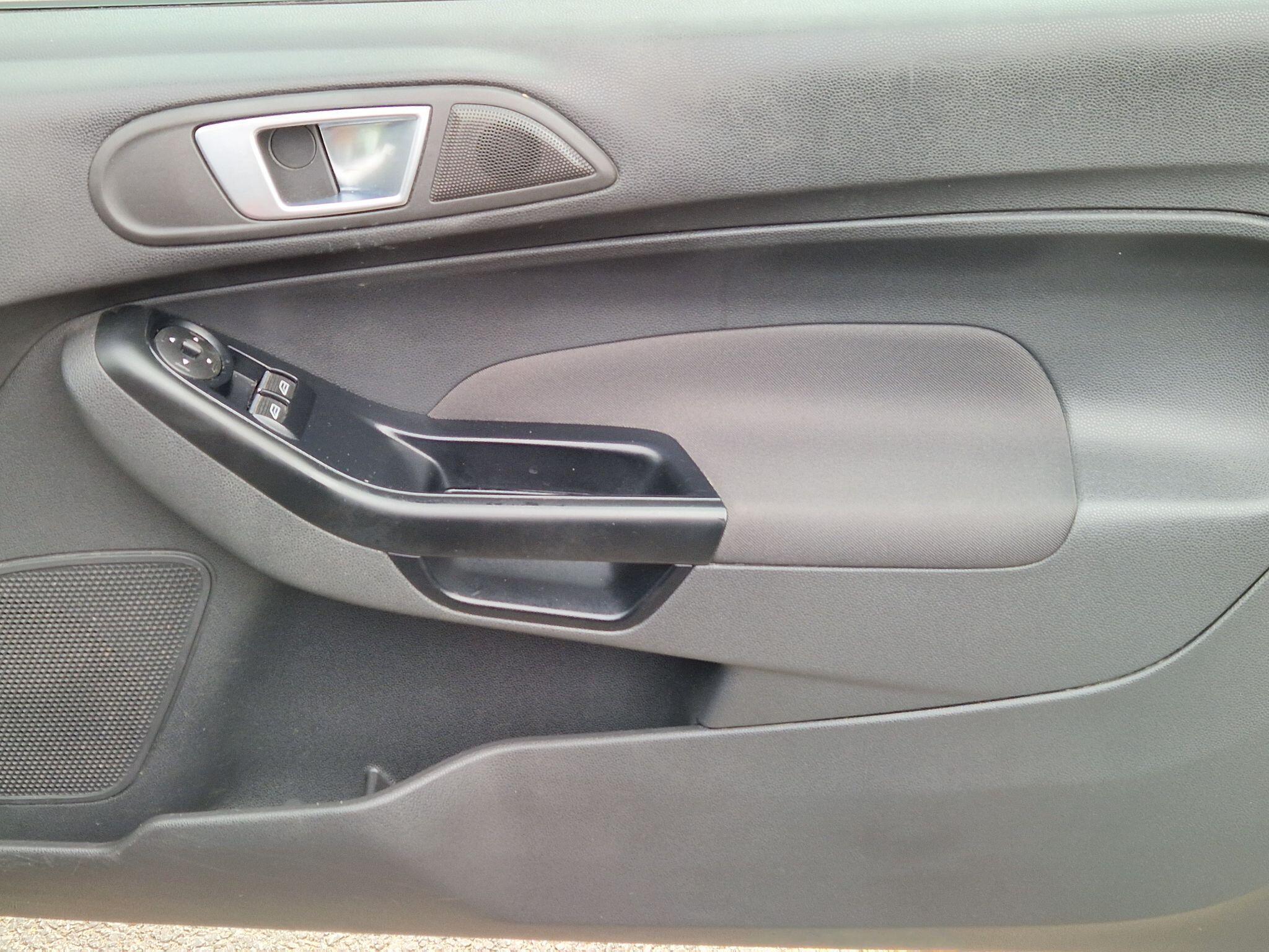 Ford Fiesta - Image 19