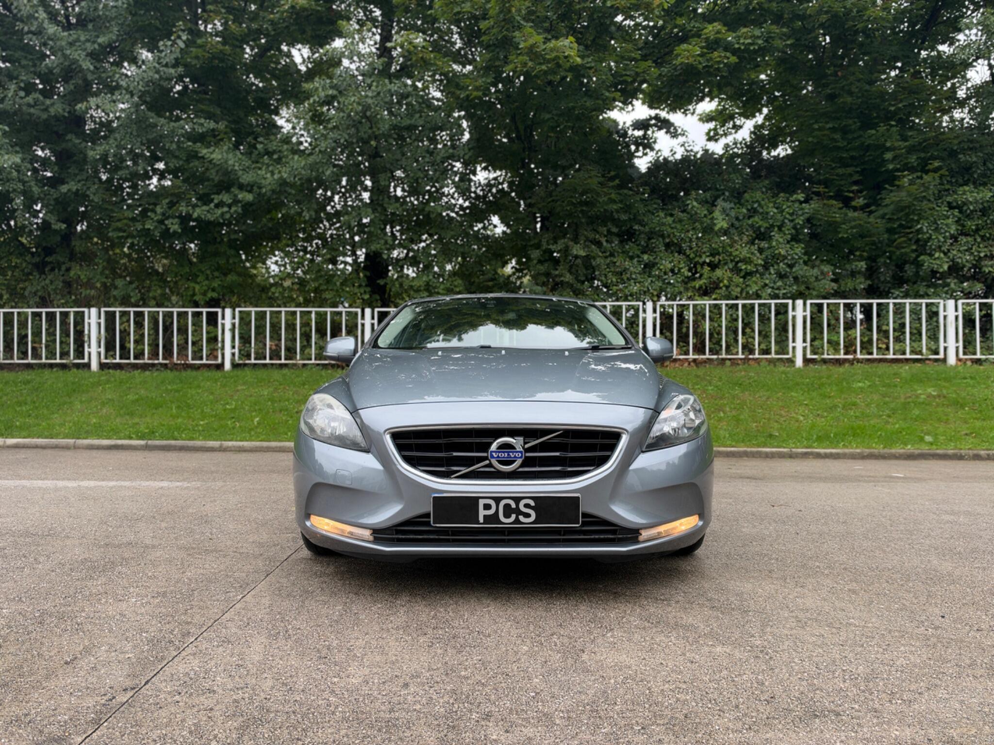 Volvo V40 - Image 2