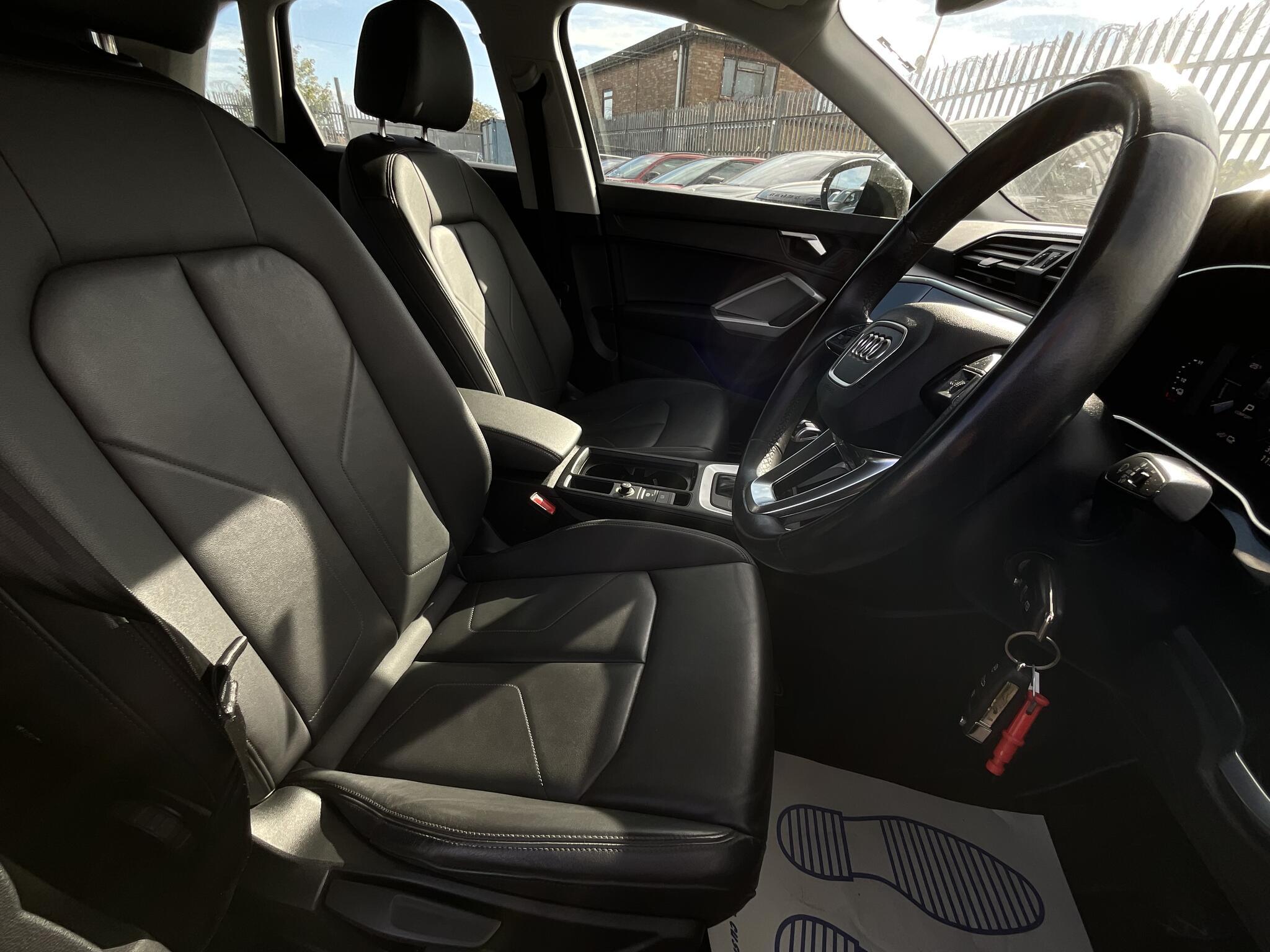Audi Q3 - Image 8