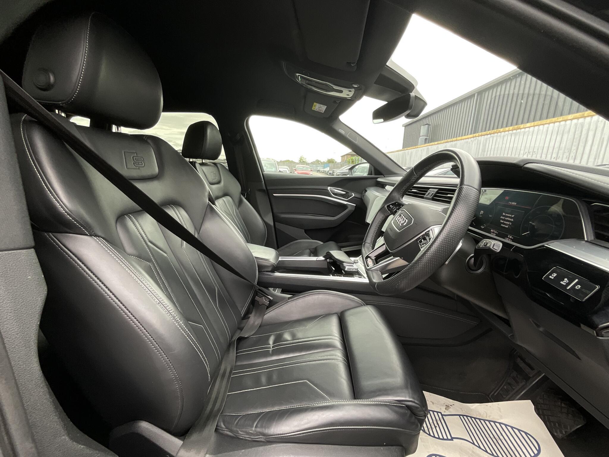 Audi E-Tron - Image 10