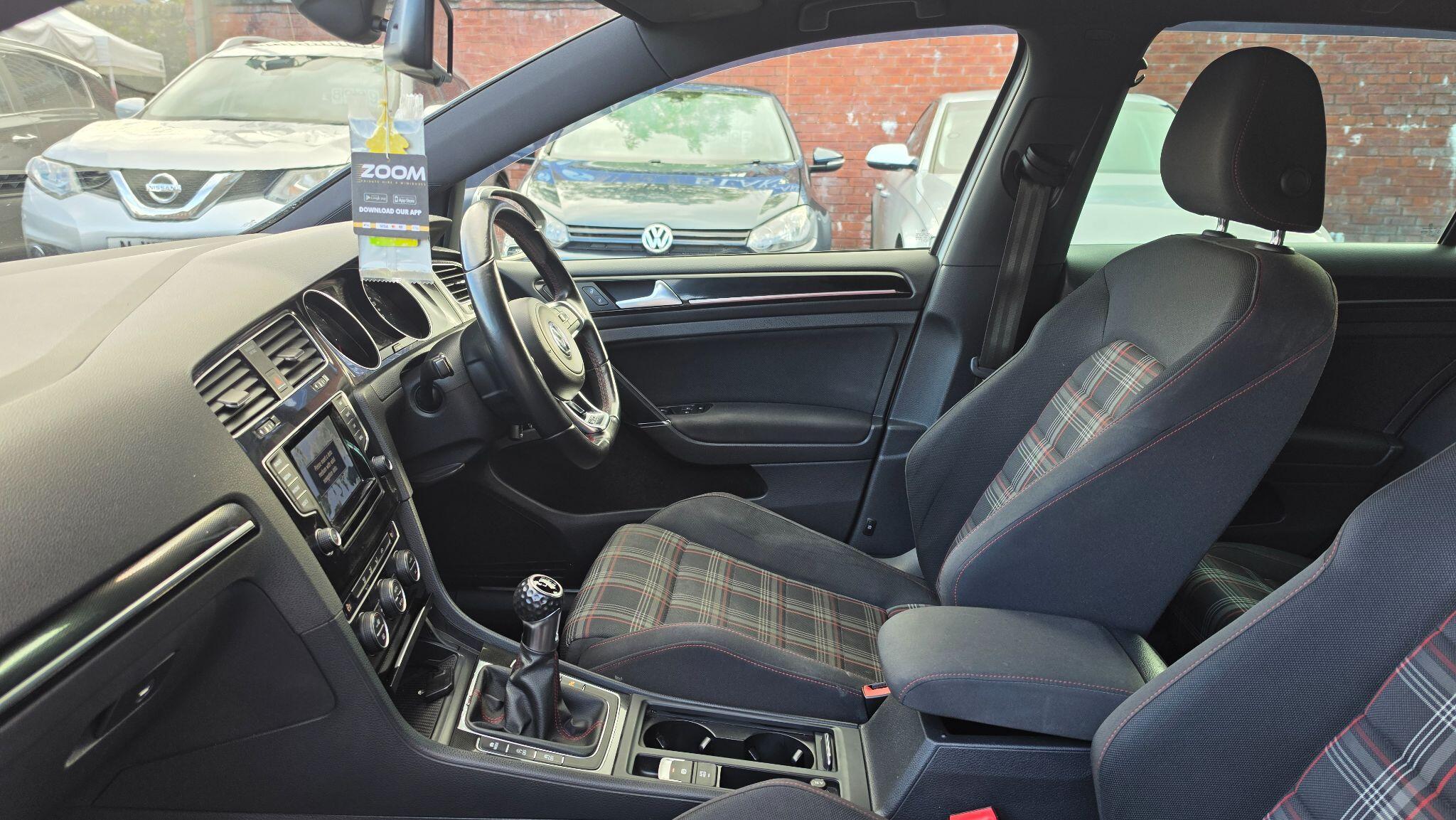 Volkswagen Golf - Image 14