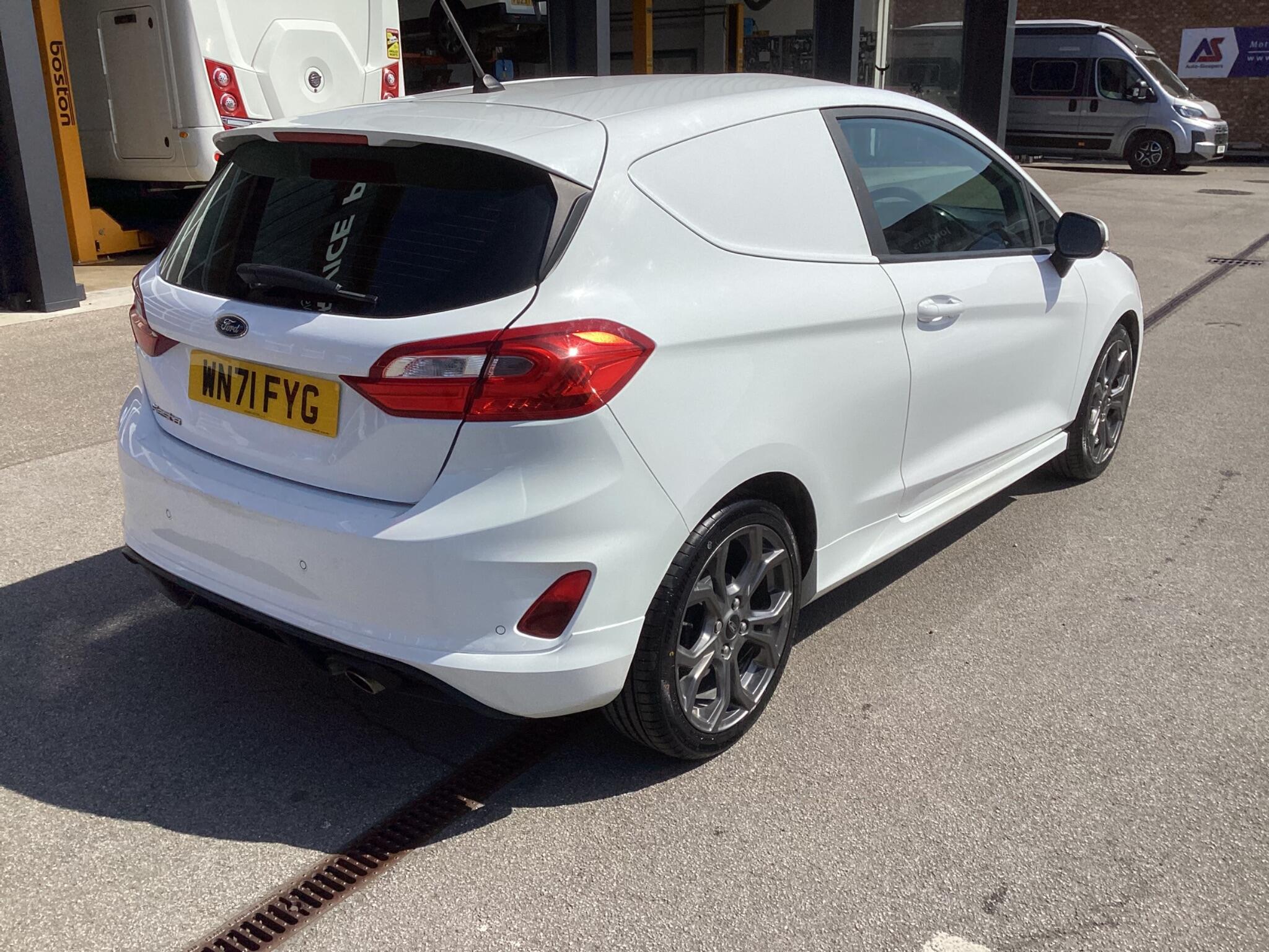 Ford Fiesta Van - Image 7