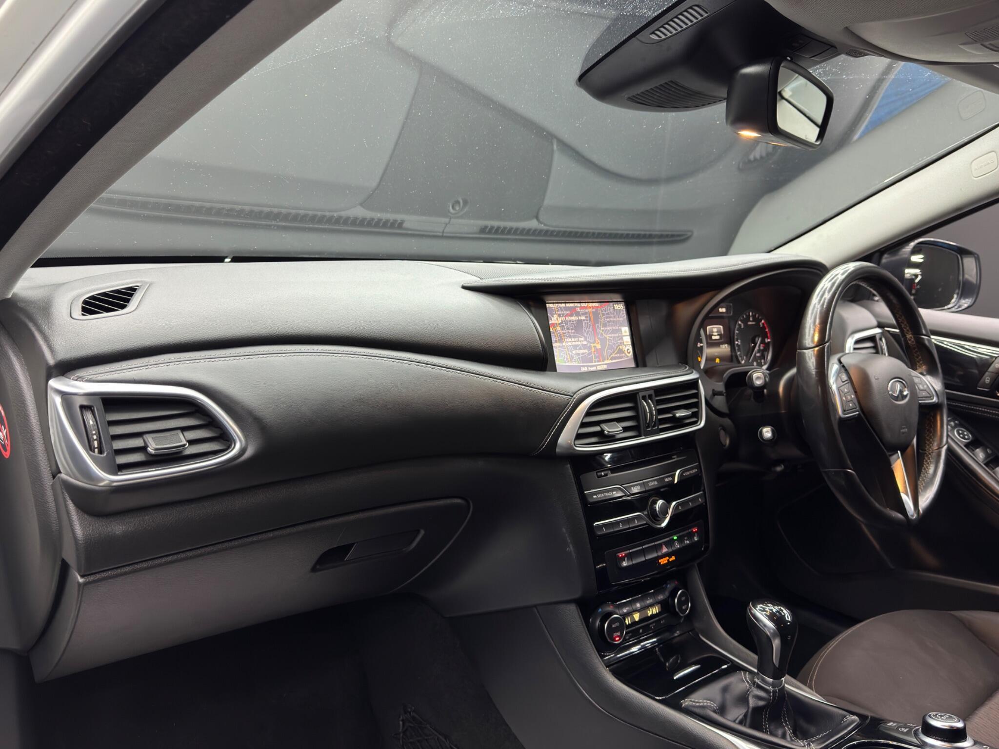Infiniti Q30 - Image 11