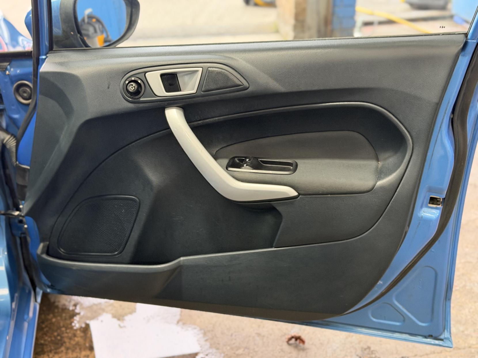 Ford Fiesta - Image 15