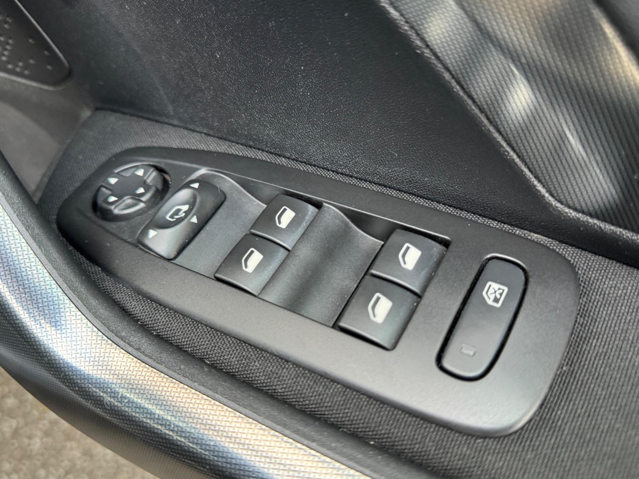 Peugeot 2008 - Image 28