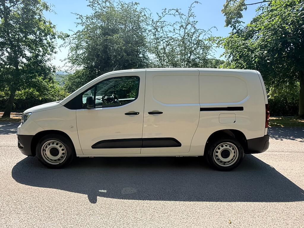 Vauxhall Combo - Image 11