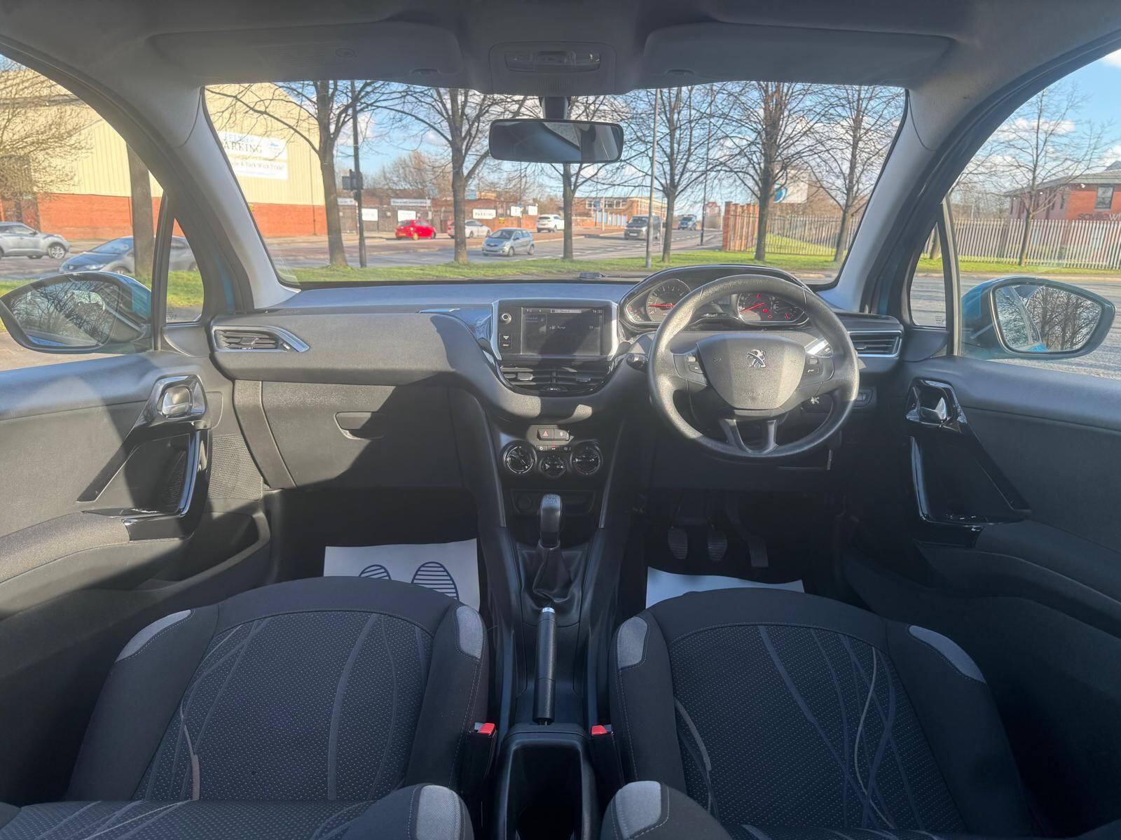 Peugeot 208 - Image 14