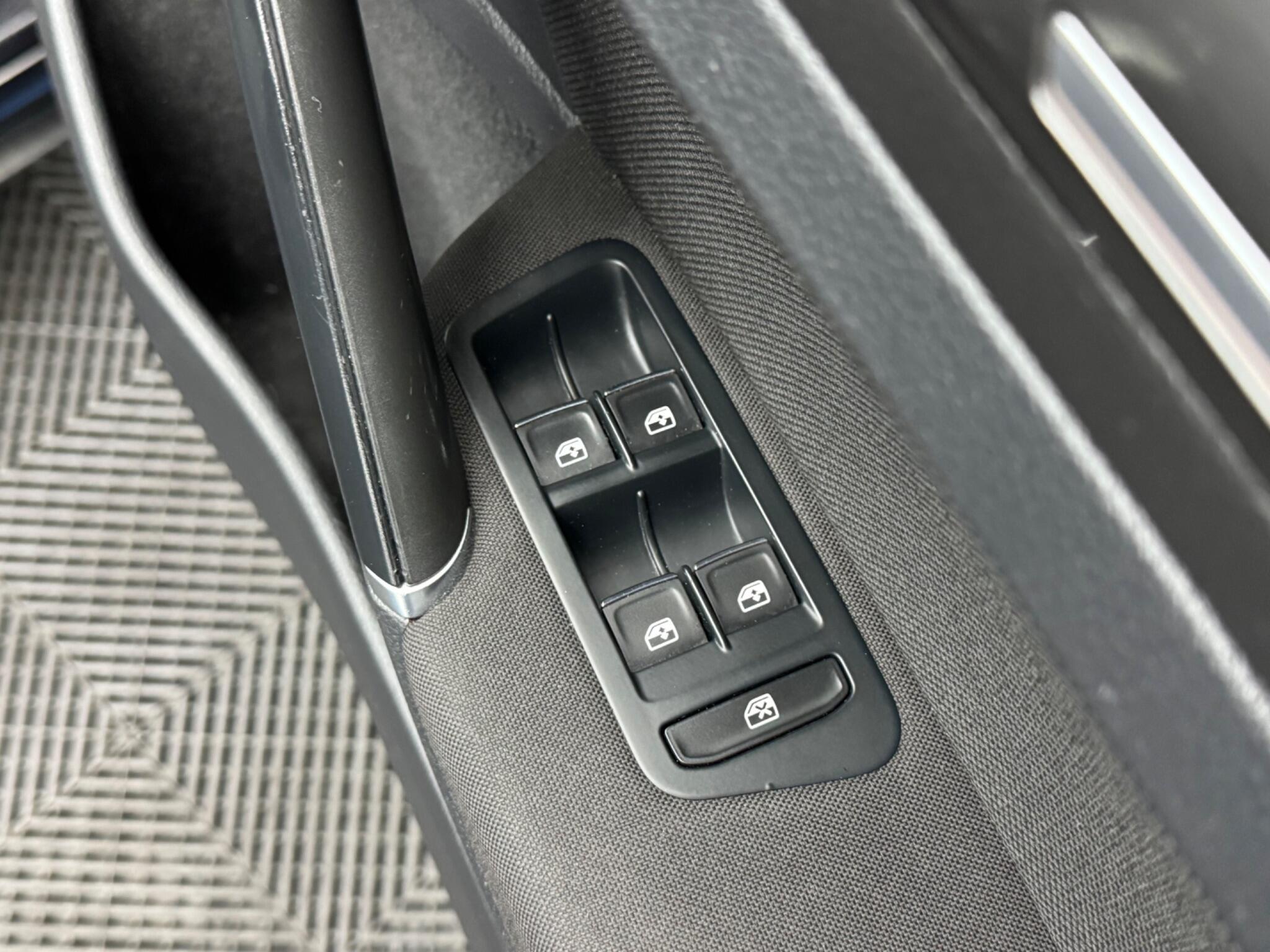 Volkswagen Golf - Image 39