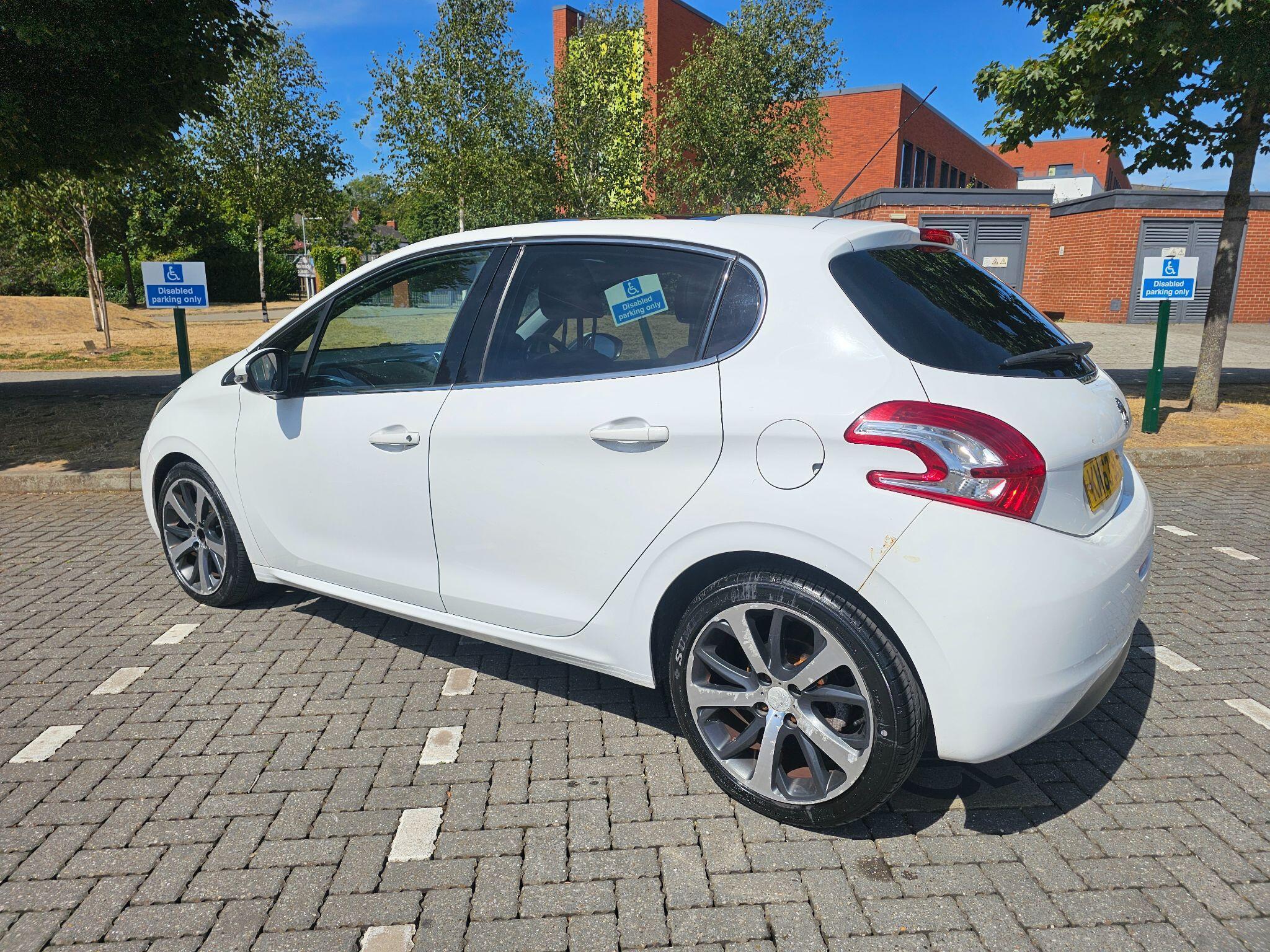 Peugeot 208 - Image 20