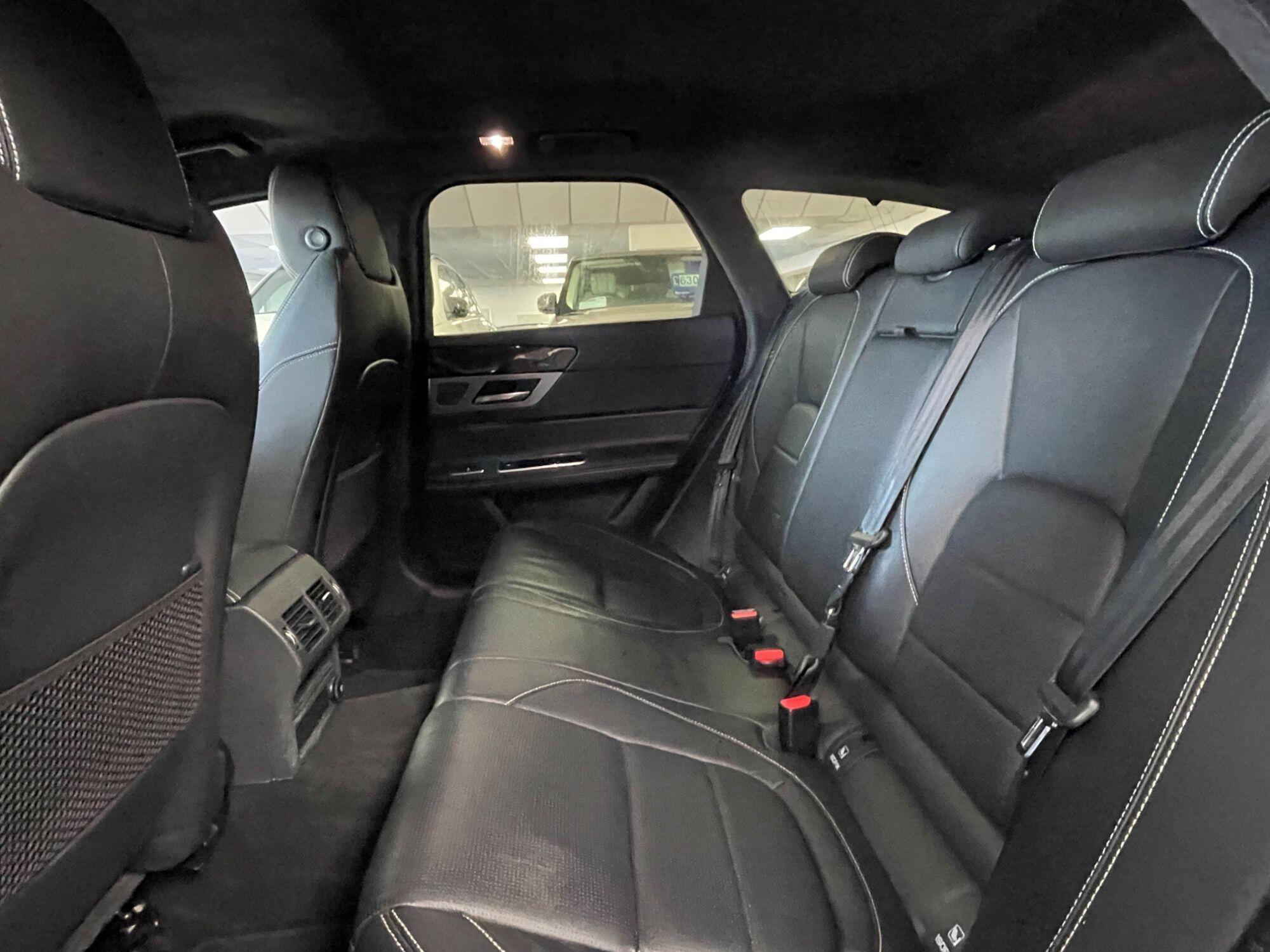 Jaguar XF - Image 31