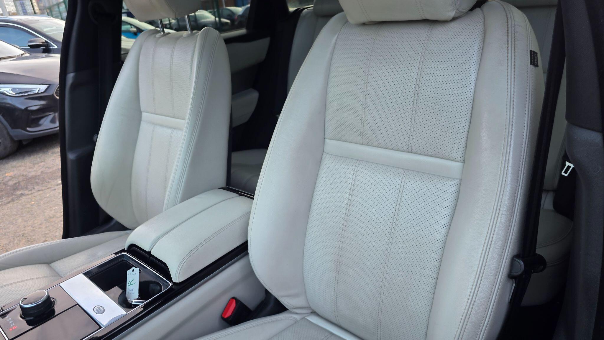 Land Rover Range Rover Velar - Image 44