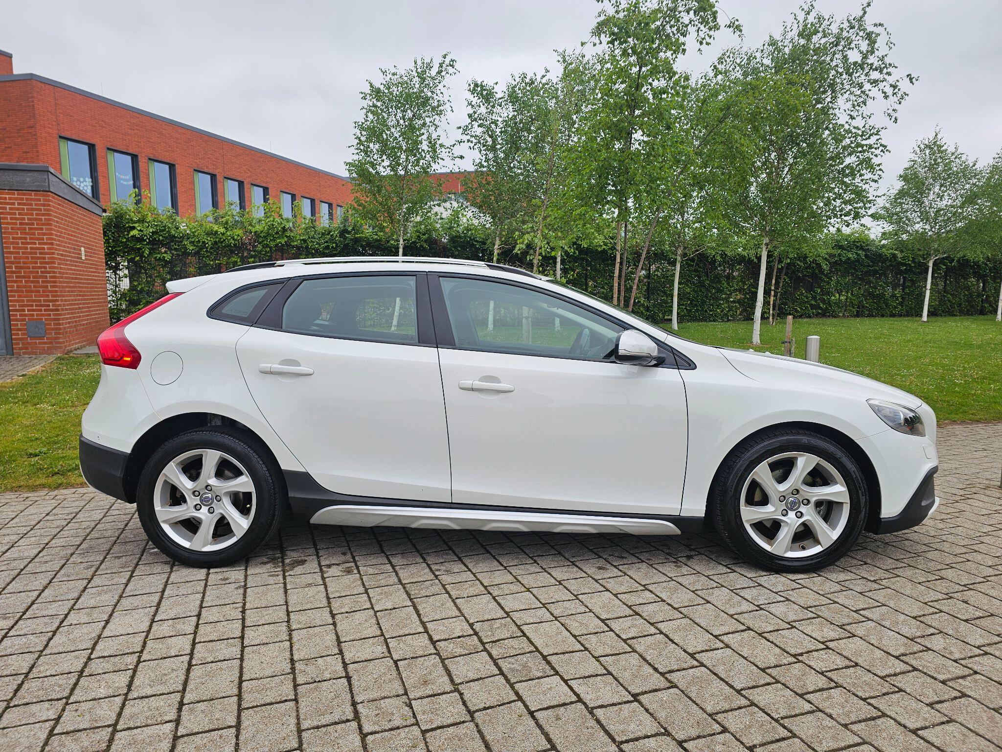 Volvo V40 CROSS COUNTRY - Image 9