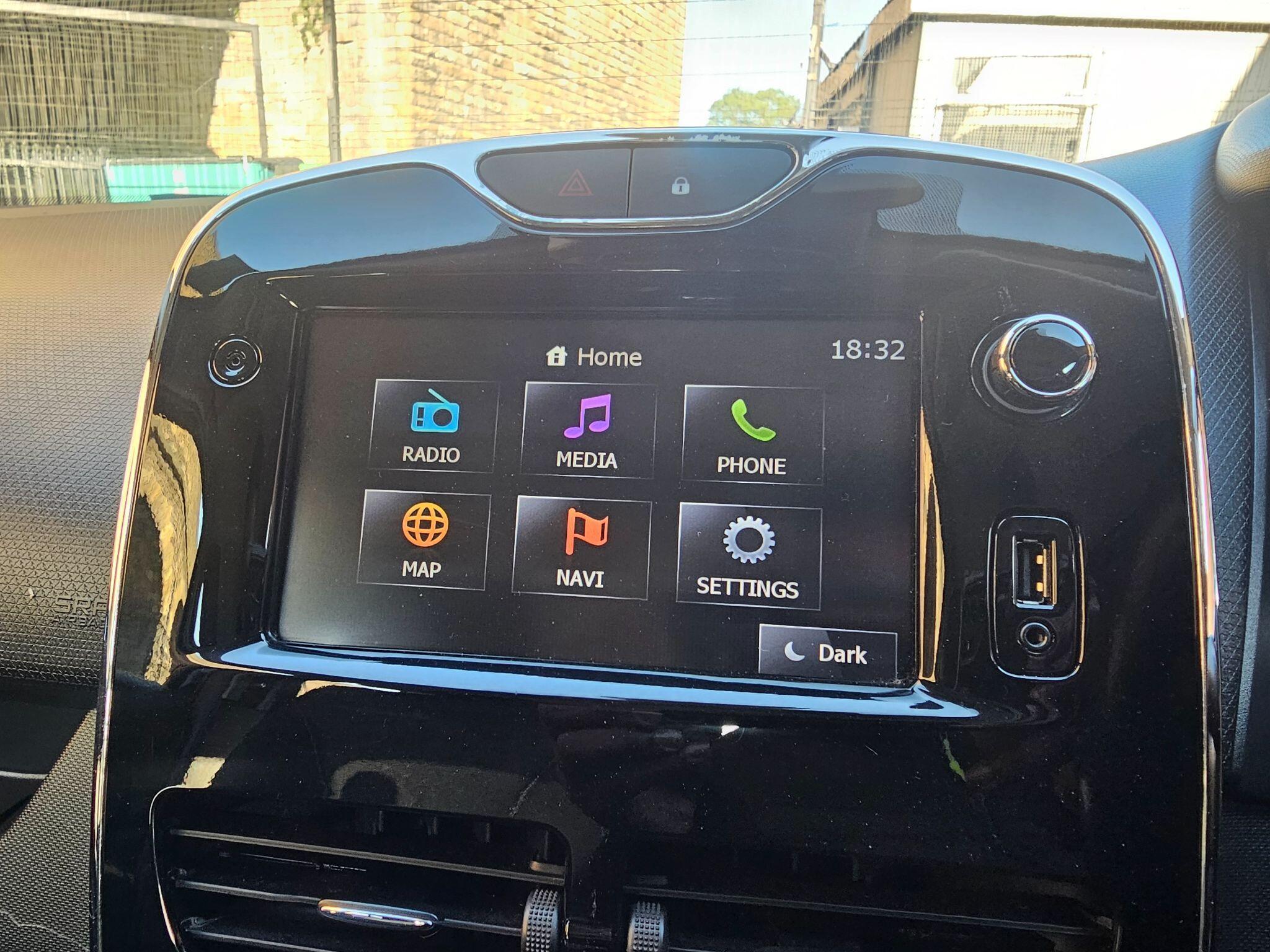 Renault Clio - Image 27