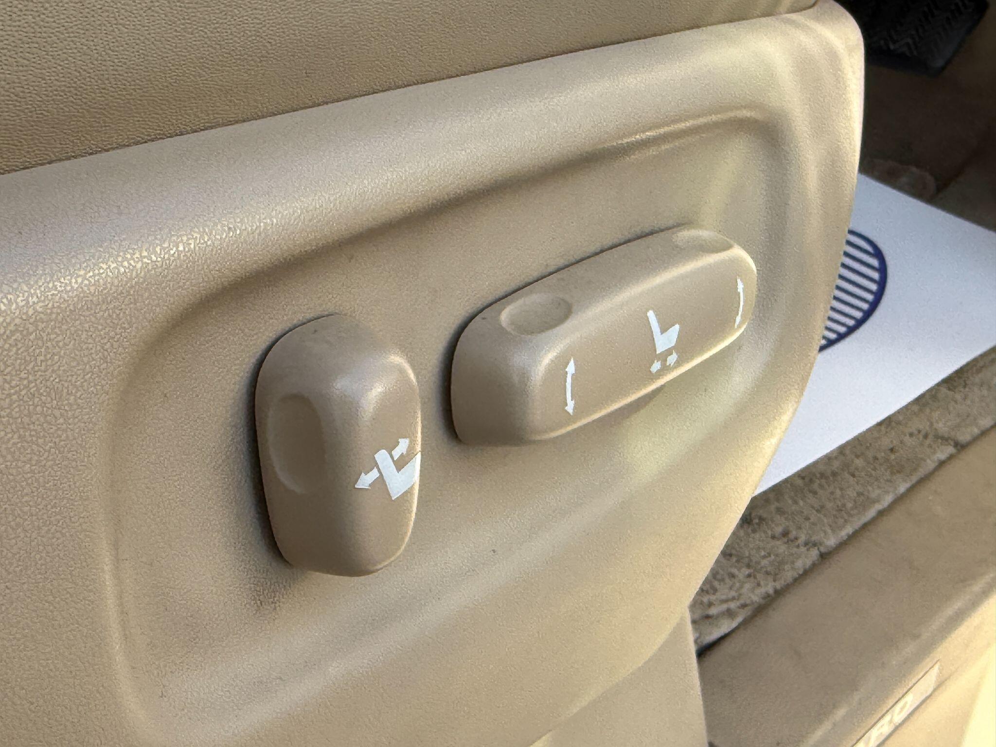 Toyota Alphard - Image 34