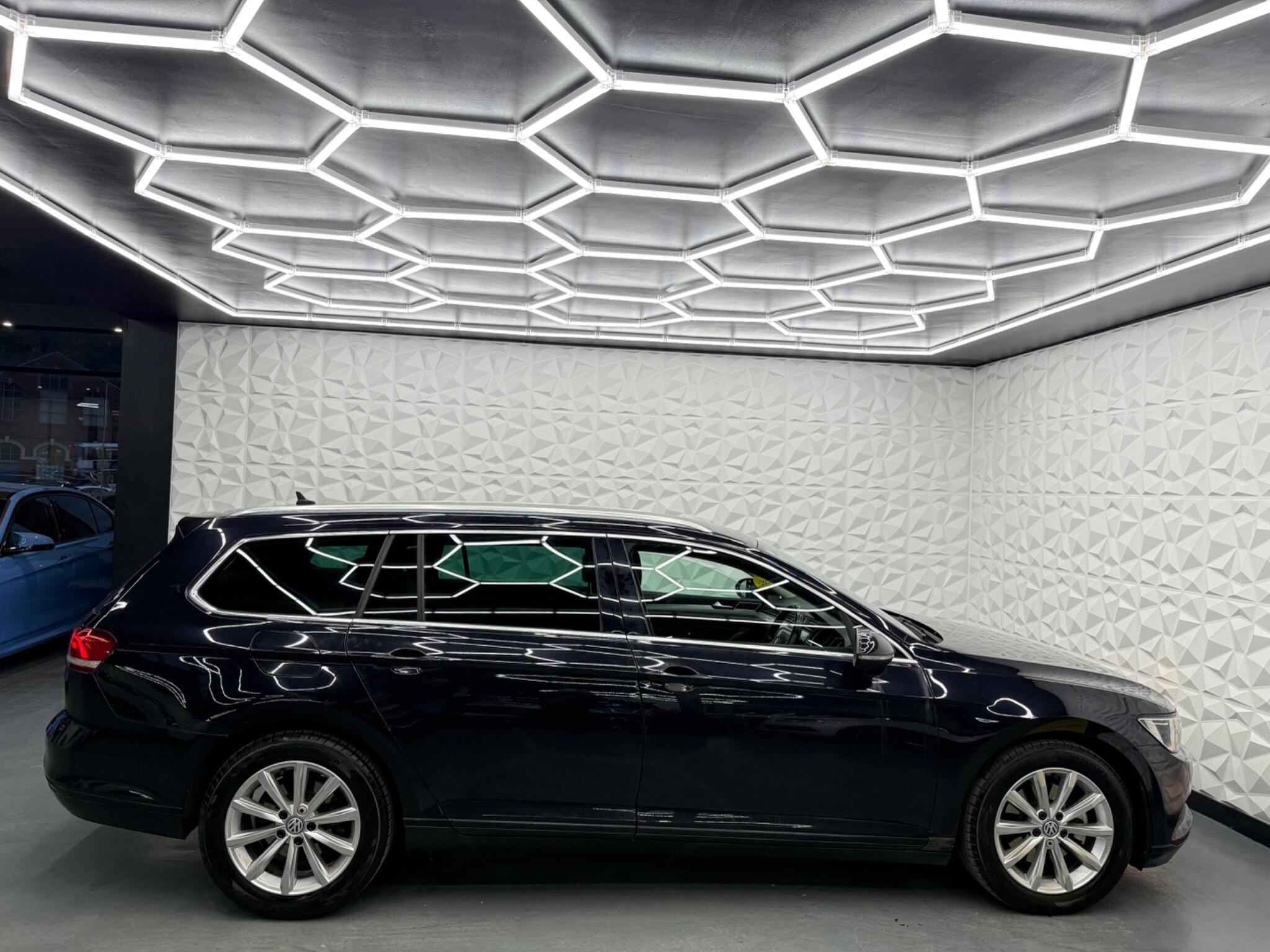 Volkswagen Passat - Image 13