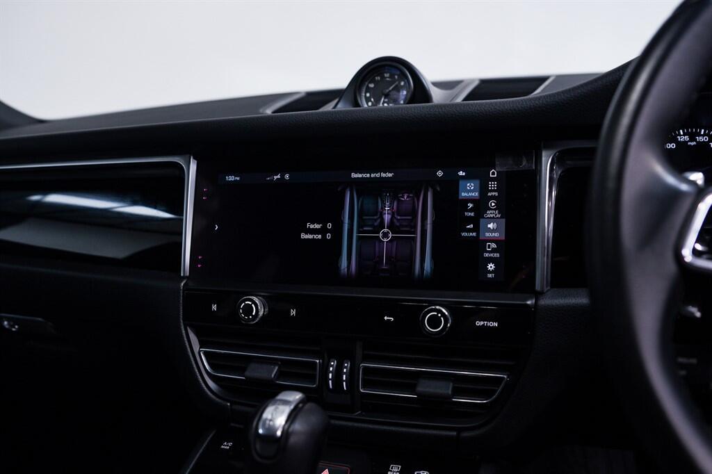 Porsche Macan - Image 23