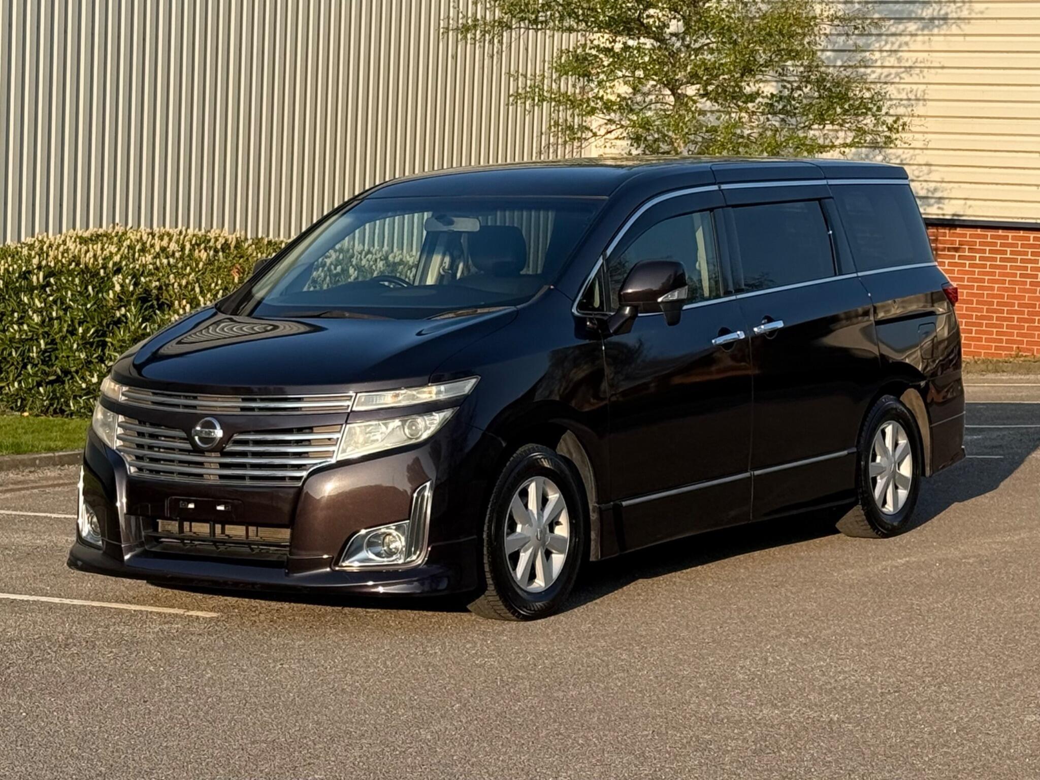 Nissan Elgrand - Image 12