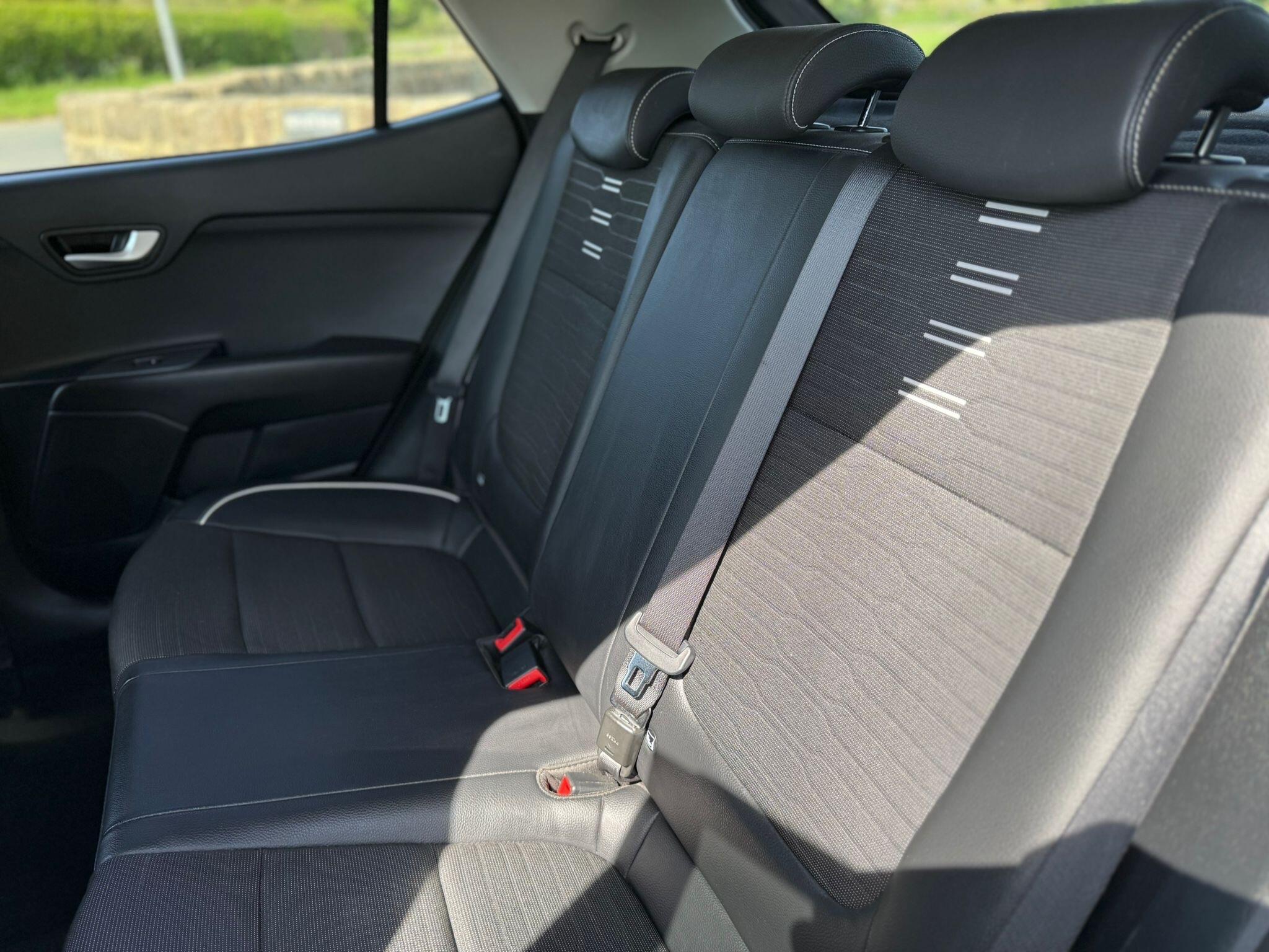 Kia Stonic - Image 25