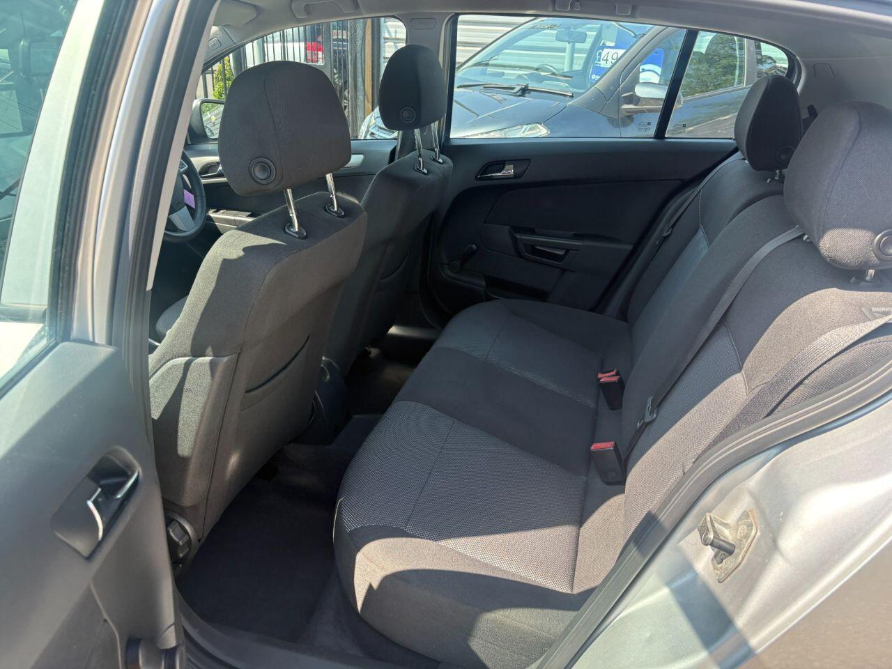 Vauxhall Astra - Image 15