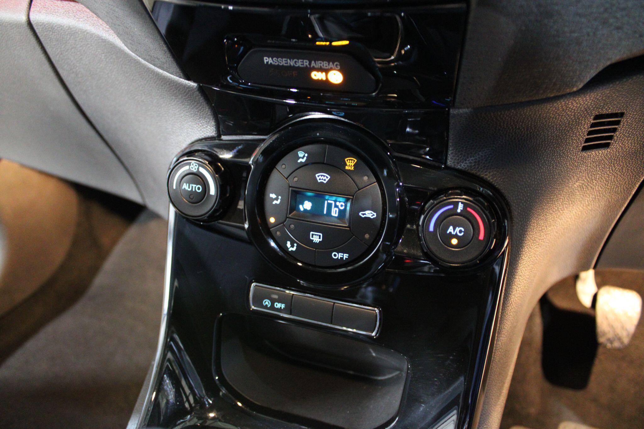 Ford Fiesta - Image 18