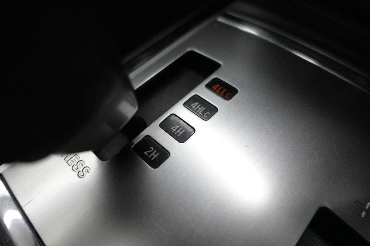 Mitsubishi Shogun - Image 20