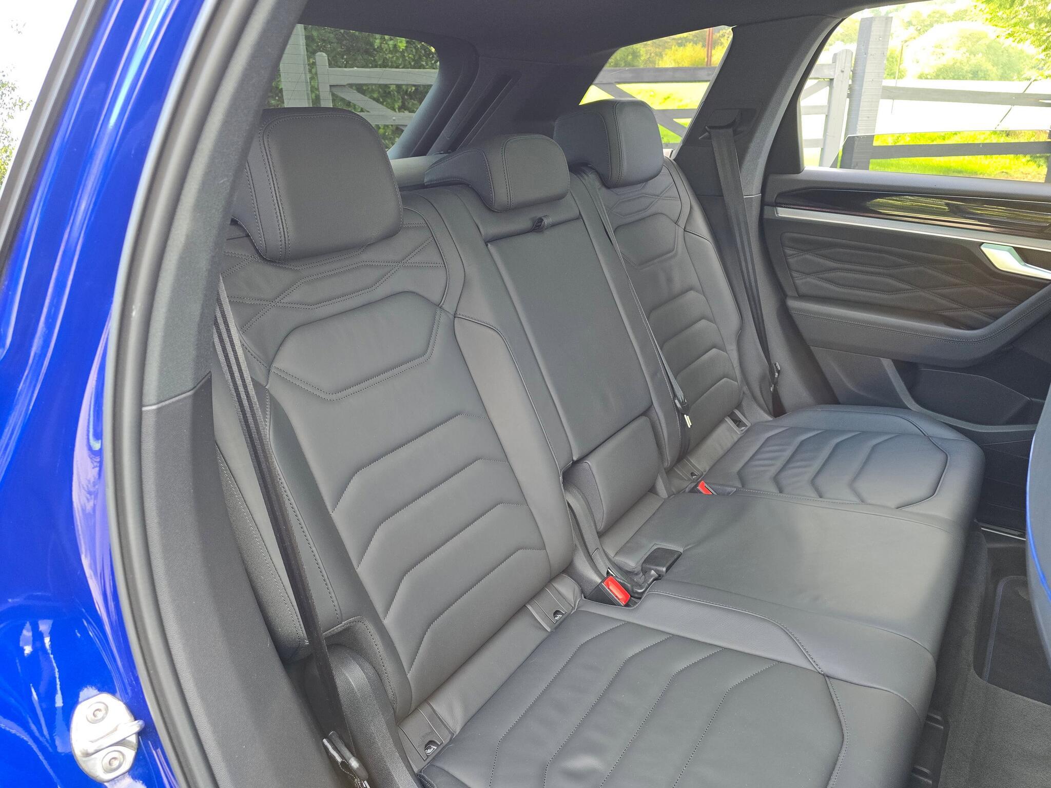 Volkswagen Touareg - Image 10