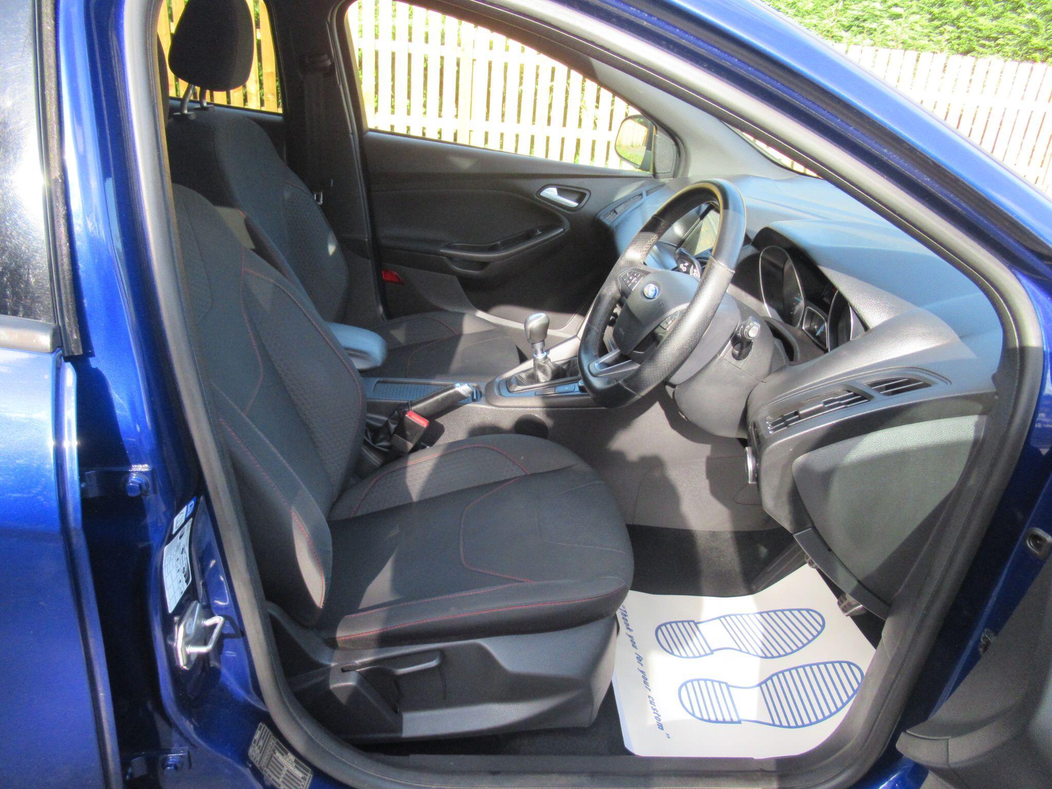 Ford Focus - Image 20