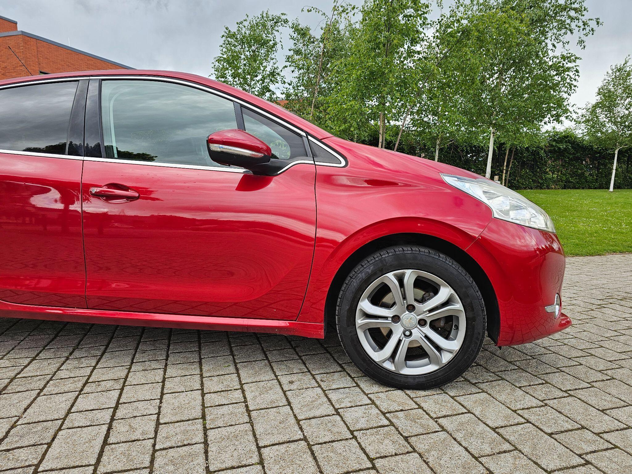 Peugeot 208 - Image 8