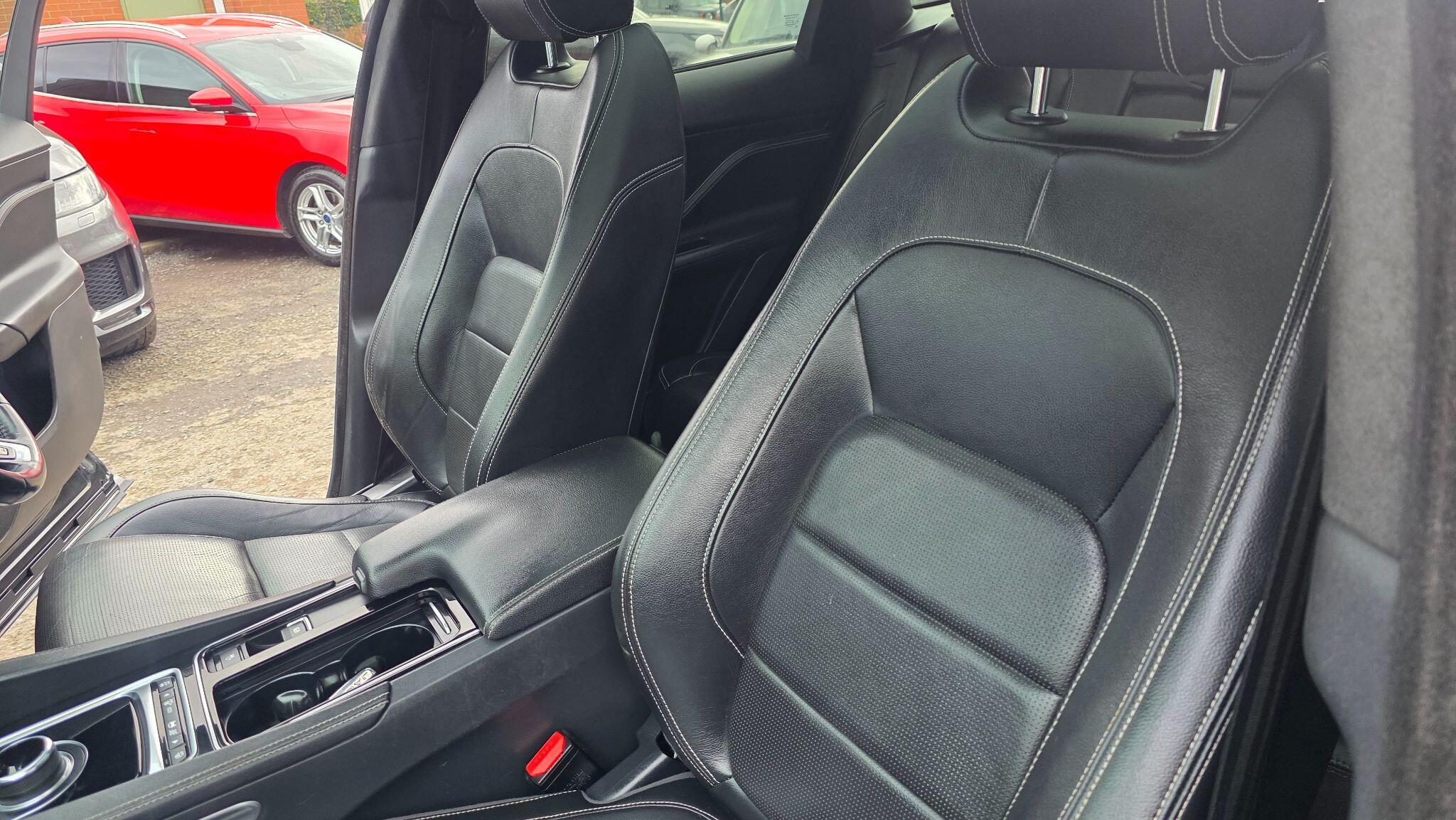 Jaguar F-Pace - Image 32