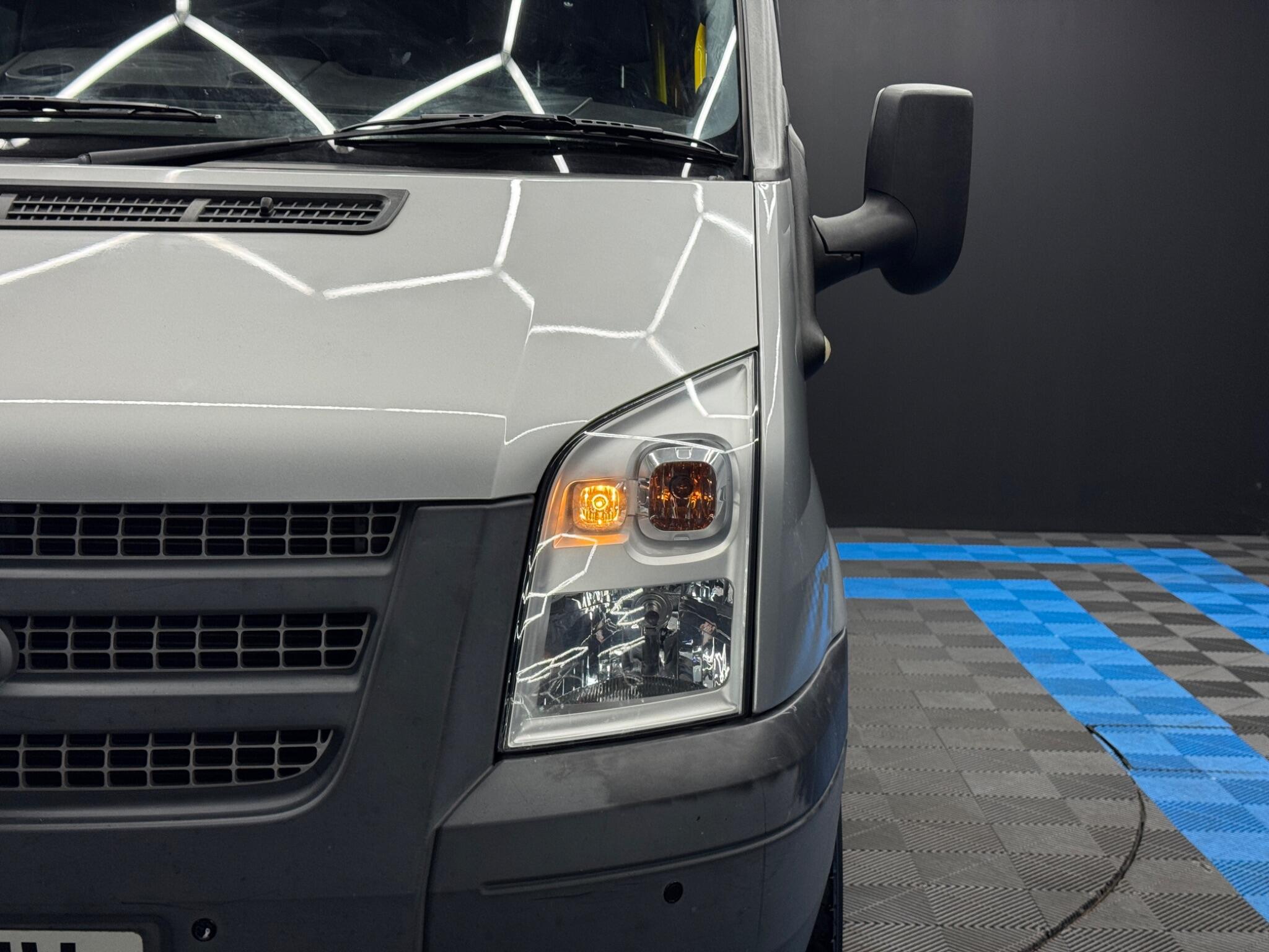 Ford Transit - Image 40
