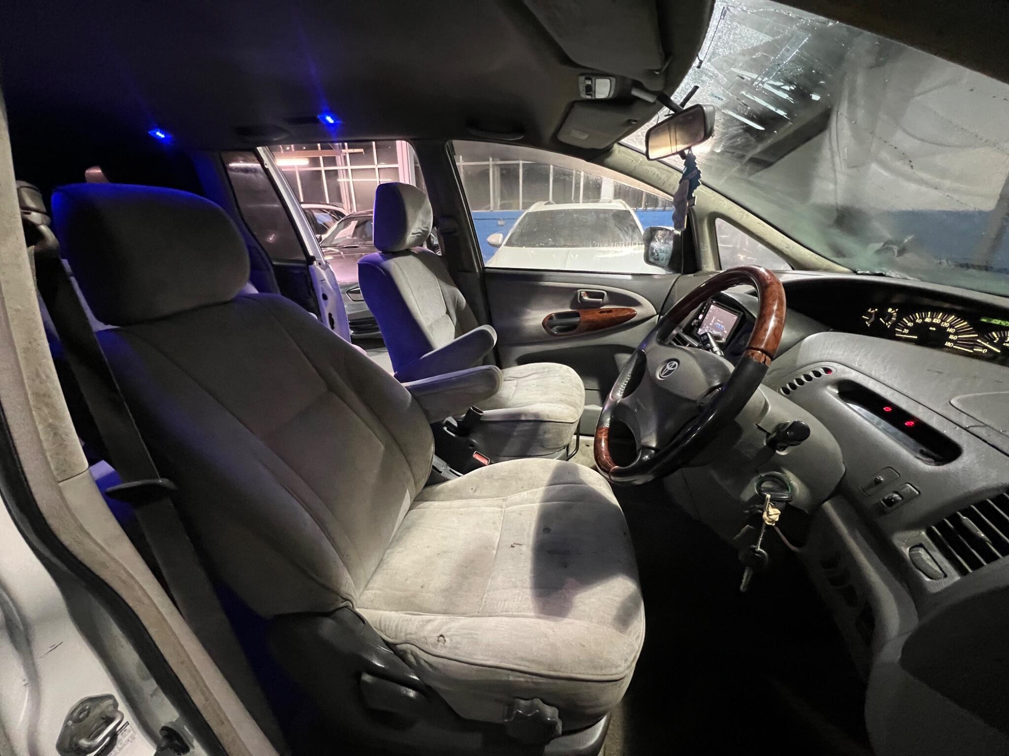 Toyota Estima - Image 17