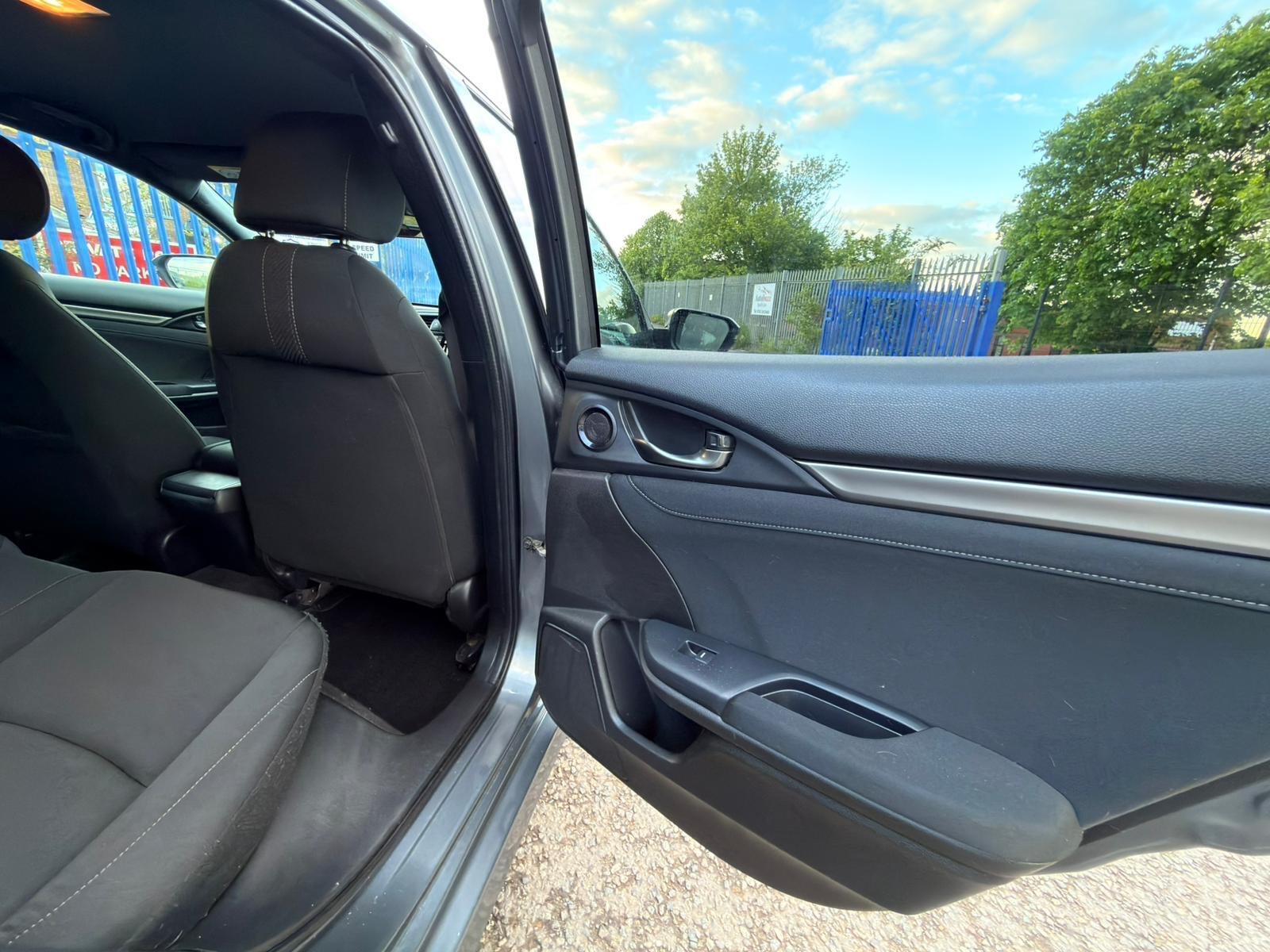 Honda Civic - Image 32