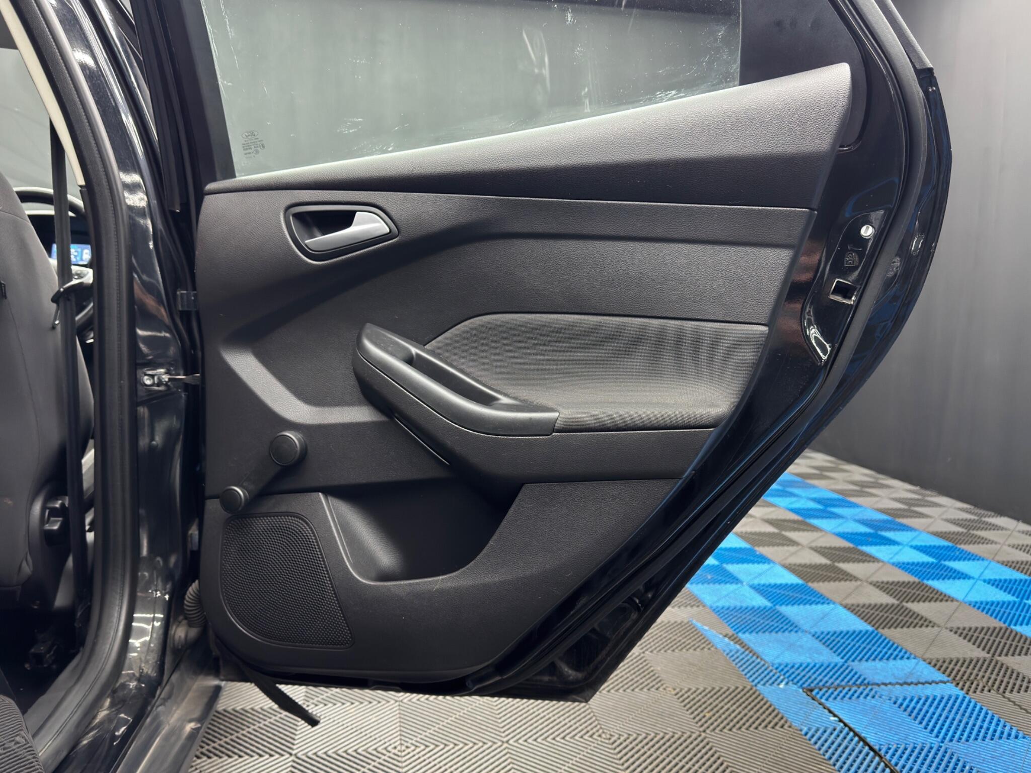 Ford Focus - Image 34