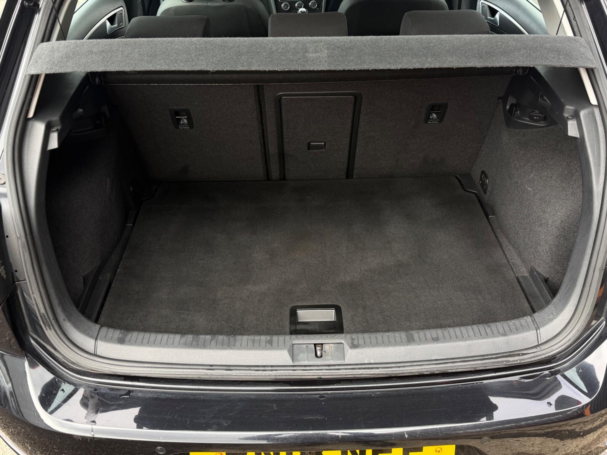 Volkswagen Golf - Image 29