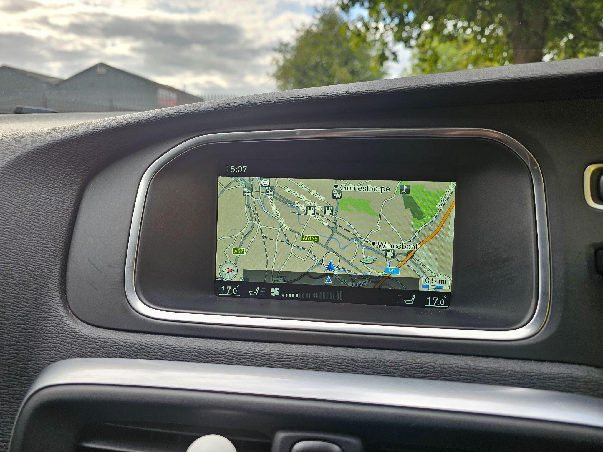 Volvo V40 - Image 2