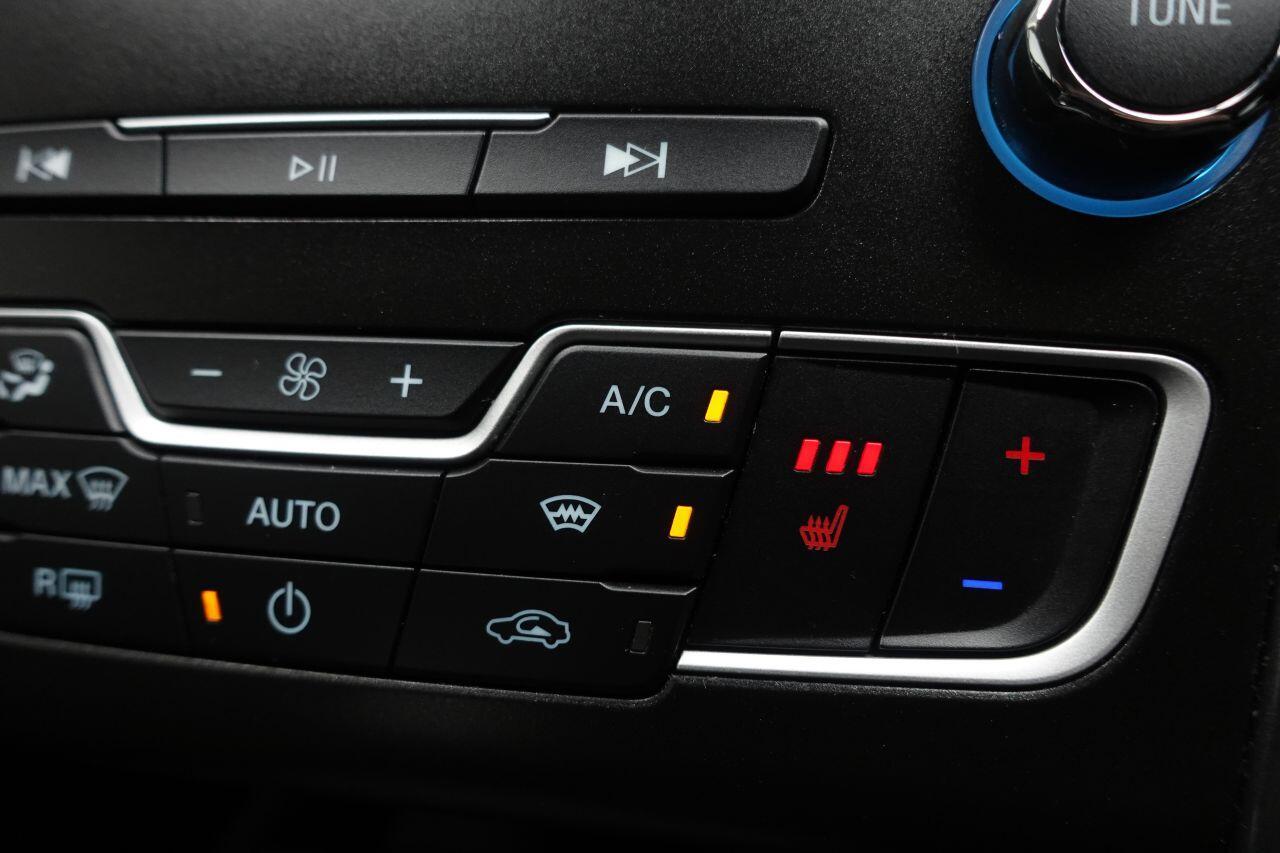 Ford Mondeo - Image 45