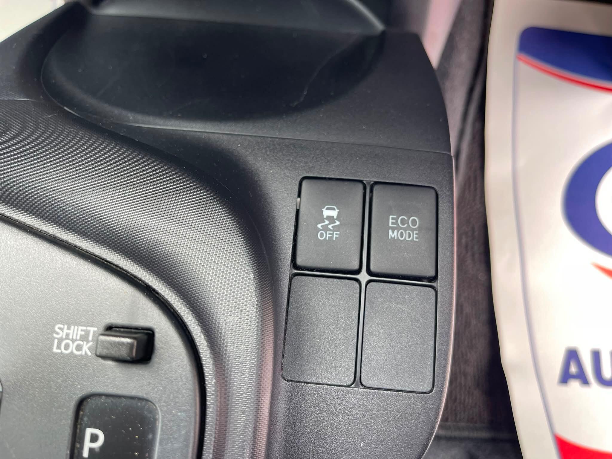 Toyota iQ - Image 19
