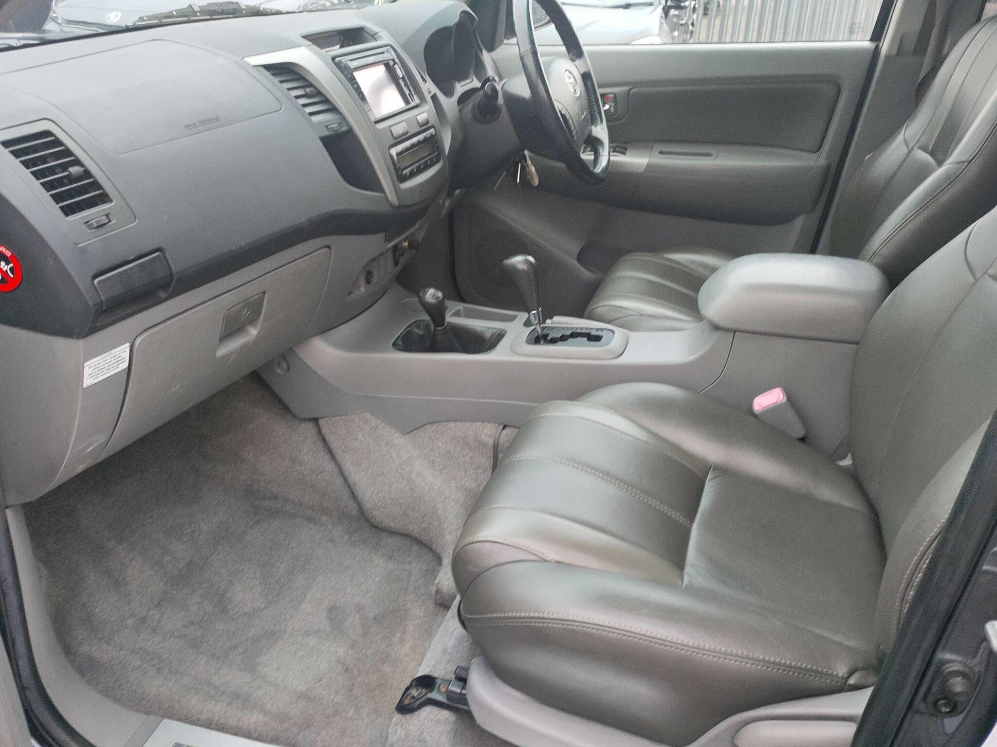 Toyota Hilux - Image 13