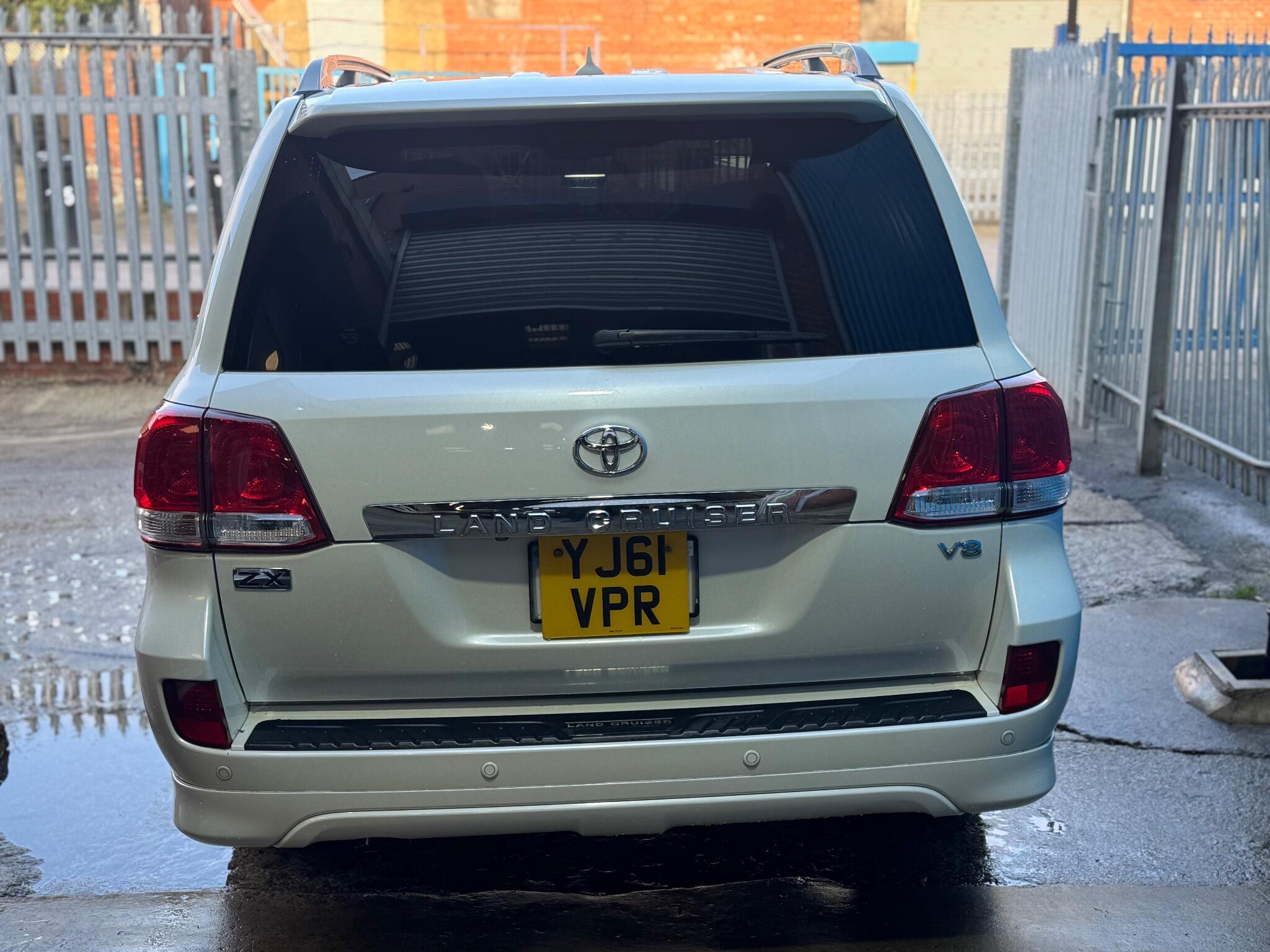 Toyota Land Cruiser - Image 20