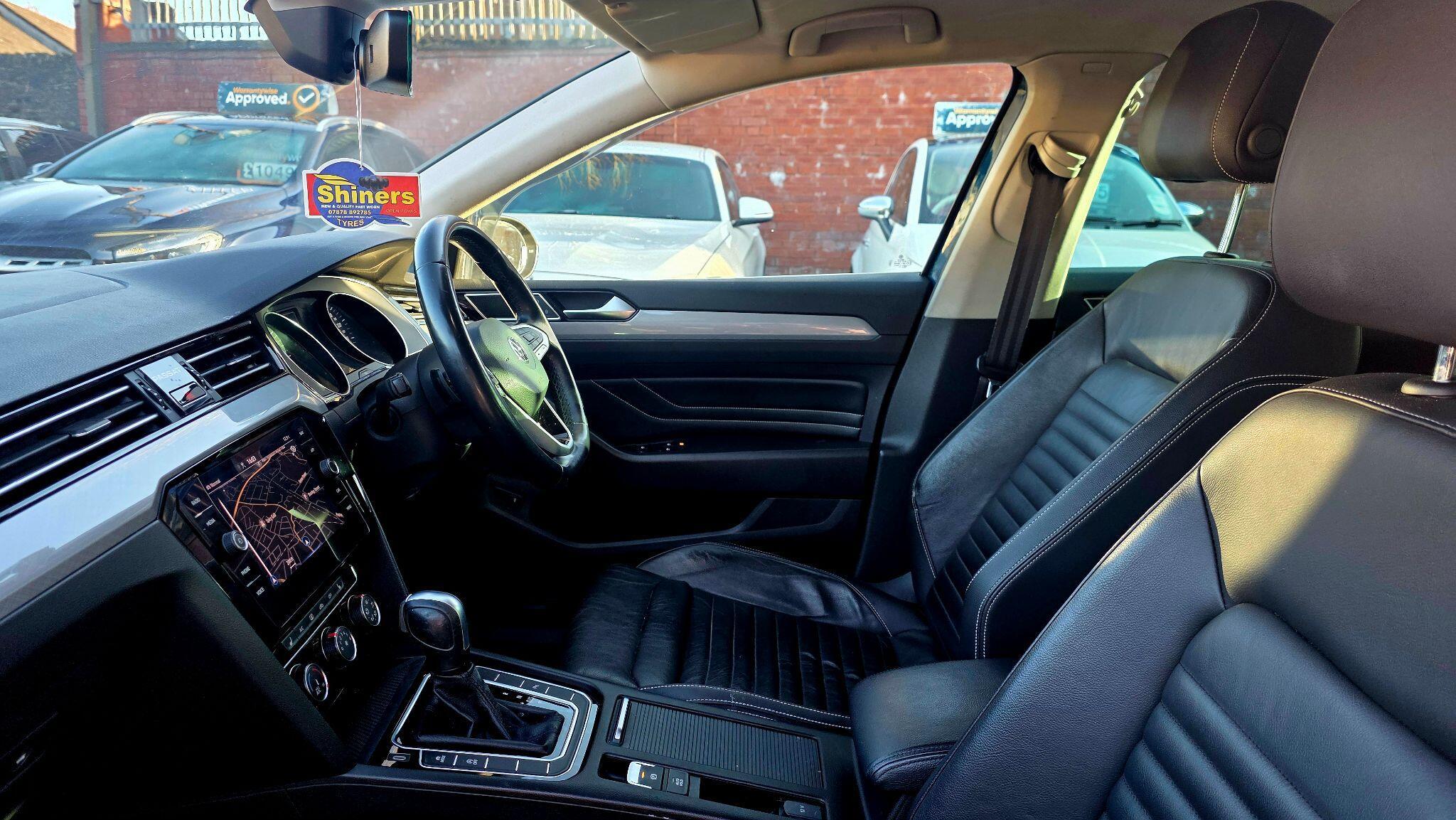 Volkswagen Passat - Image 14