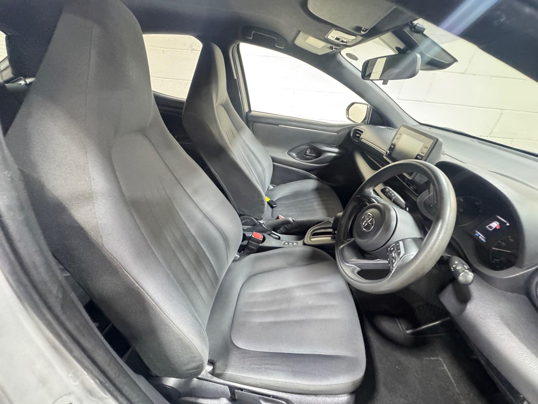 Toyota Yaris - Image 10