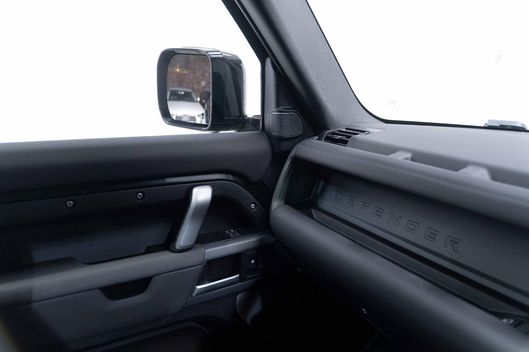 Land Rover Defender 110 - Image 3