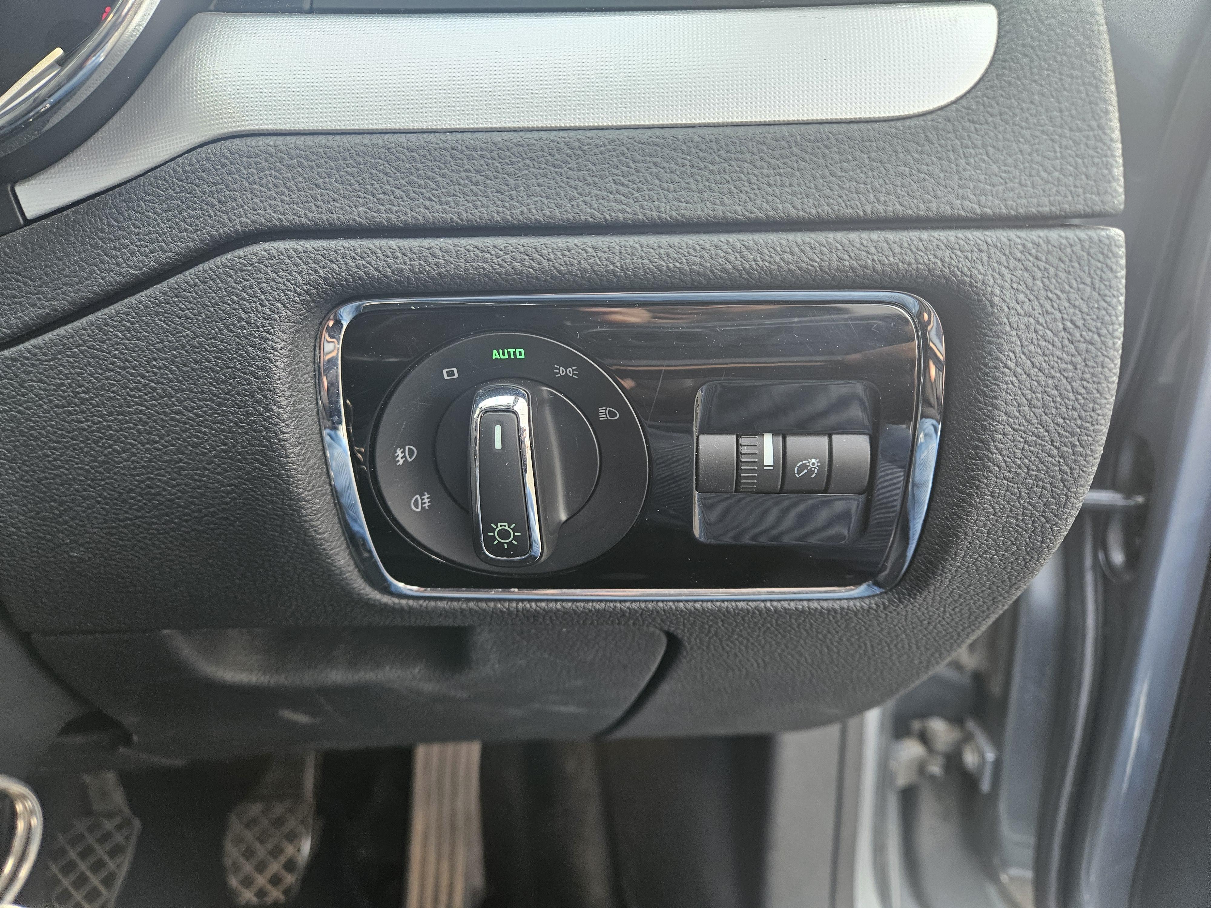 Skoda Superb - Image 14