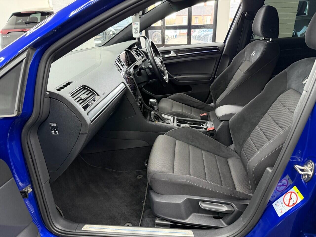 Volkswagen Golf - Image 22